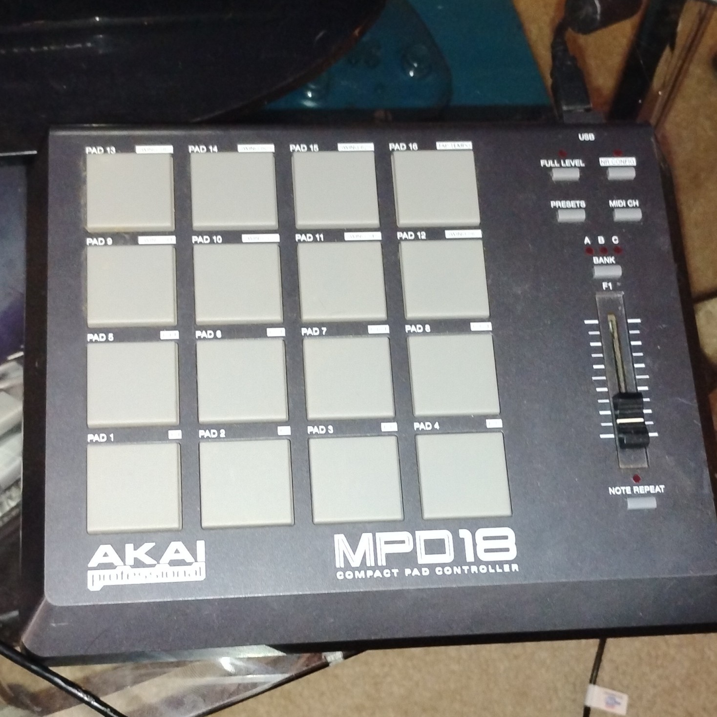 Akai MPD18 16-Pad USB MIDI Controller, Pad Trigger, Cord, Works, Great Condition
