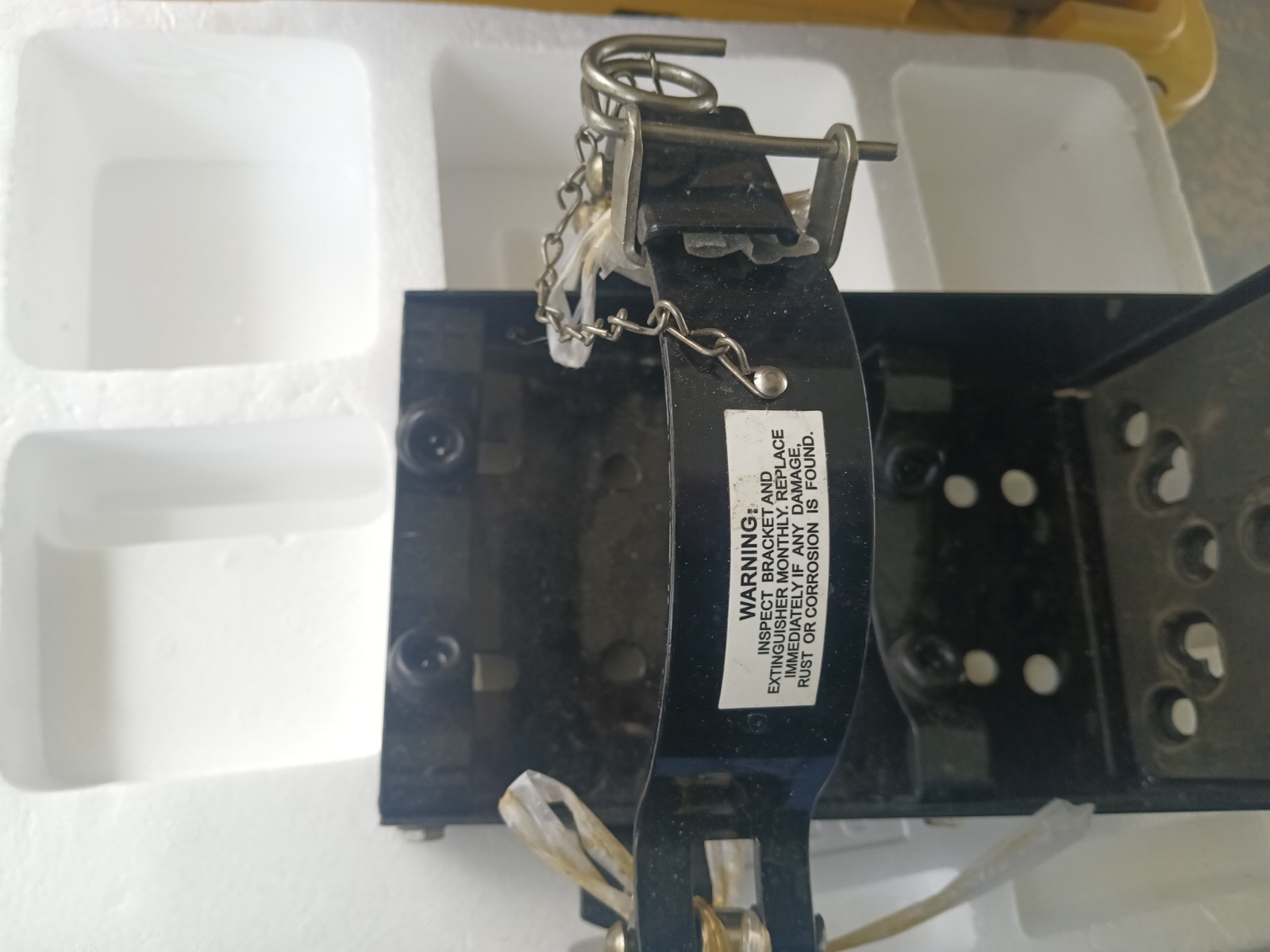 KIDDE 366242 Fire Extinguisher Mounting Bracket, Steel NEW