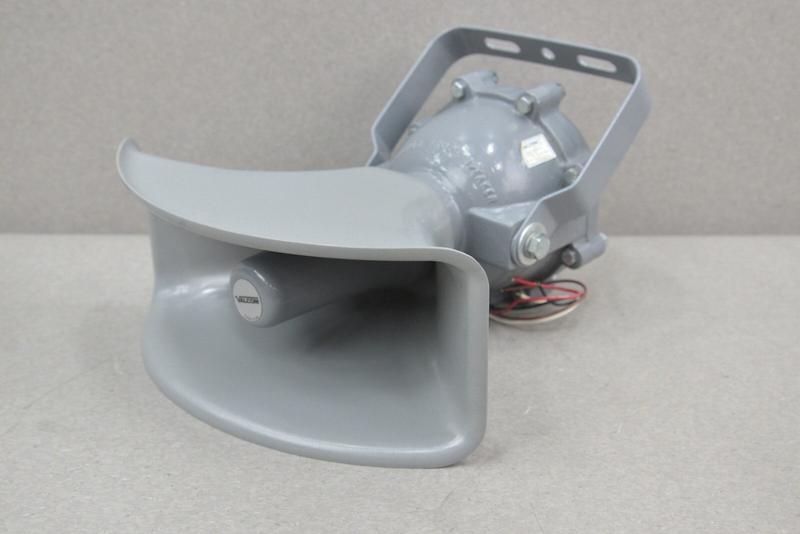 Valcom V-1039 Explosion Proof Paging Horn/Amplifier Assembly & Mounting Bracket