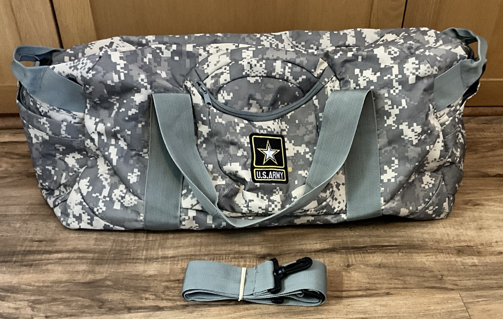 Large U.S. Army Military Logo Digital Camo Travel Hunting Duffle Bag 24x12x12
