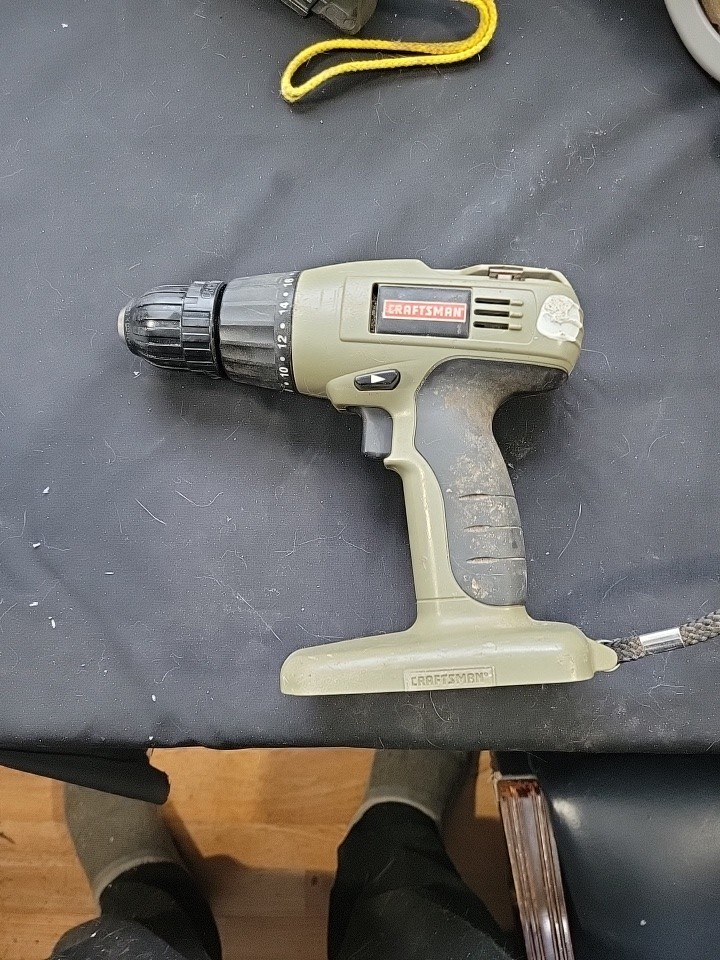 CRAFTSMAN 3/8" DRILL DRIVER & LIGHT 18 VOLT, MODEL 315.113860, TOOLS ONLY