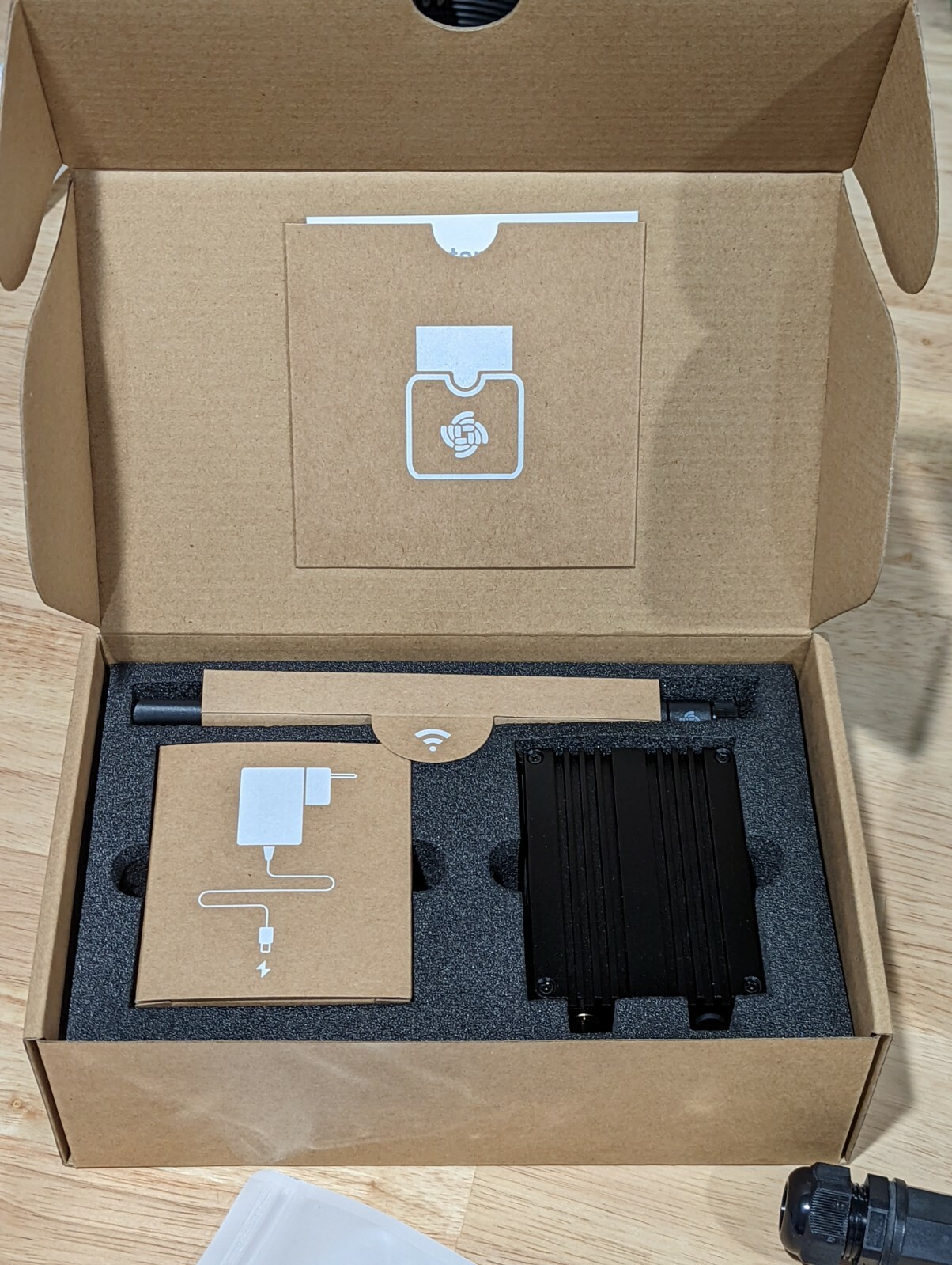 RAK Hotspot Miner v2 - For US/CAN - 915 MhZ NEW W/outdoor Inclosure