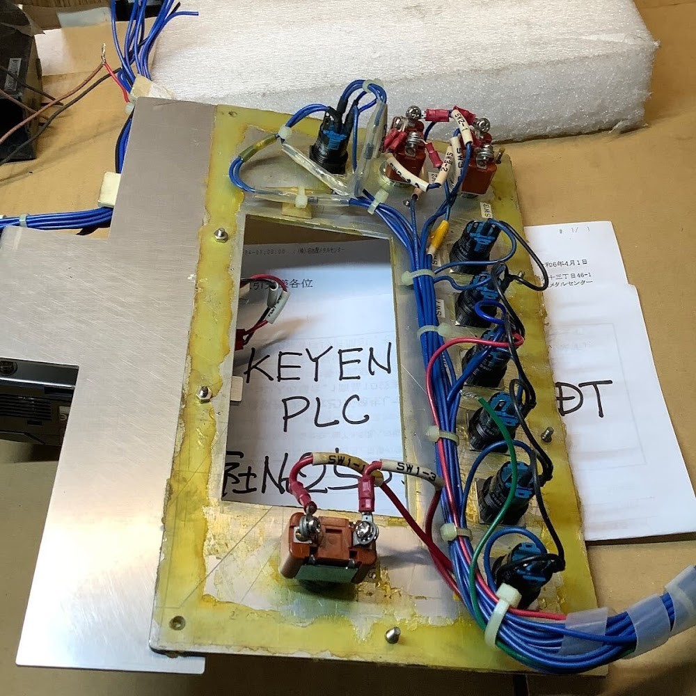 KEYENCE KV-16DT PLC Programmable Logic Controller Power-On Tested USED