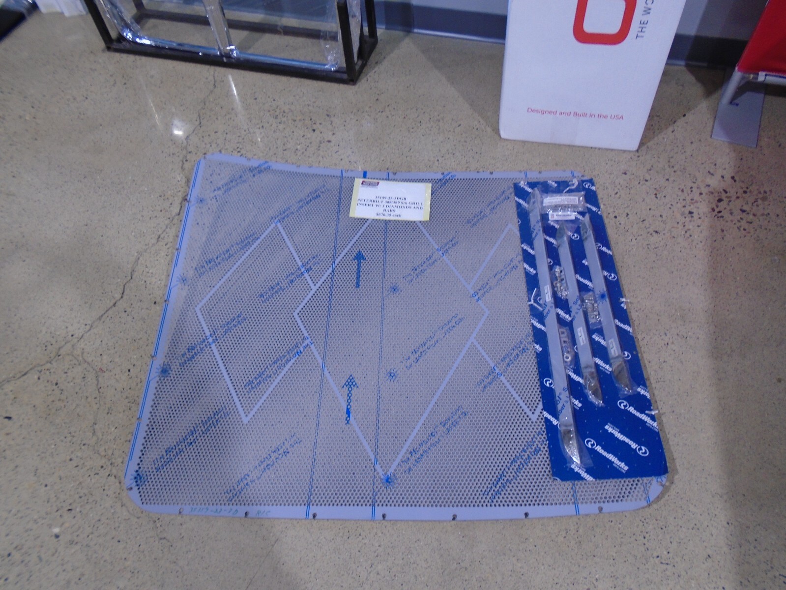 RoadWorks Peterbilt 388/389 Stainless Steel Grille Insert with Diamonds and Bars