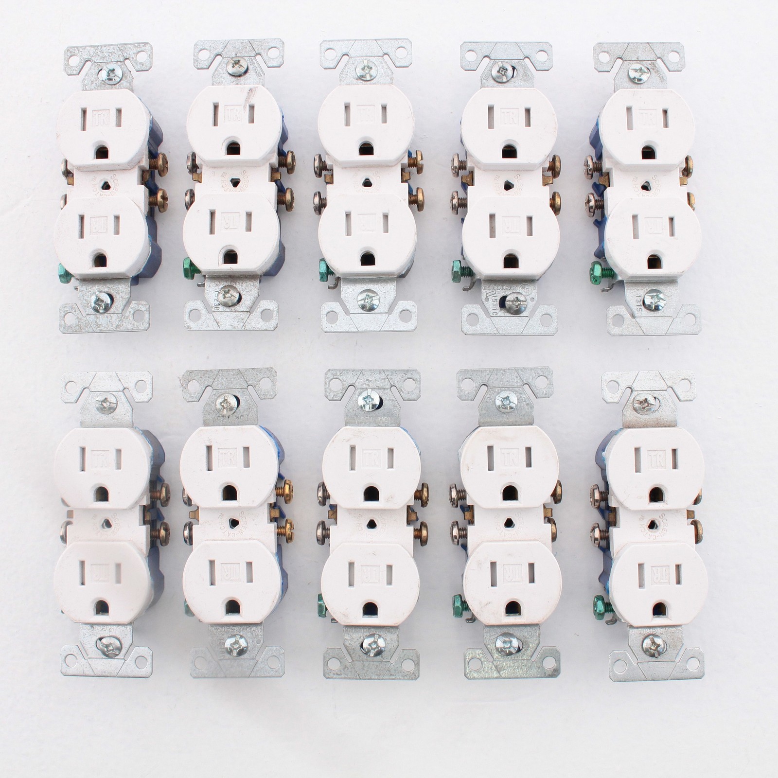 10 Cooper White TAMPER RESISTANT Duplex Receptacle Outlets NEMA 5-15R 15A TR270W