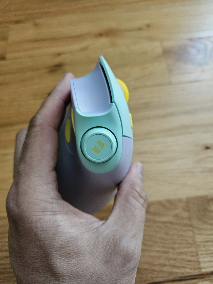 Seenda MOU-302 Wireless Bluetooth Ergonomic Vertical Optical Mouse 2400 DPI