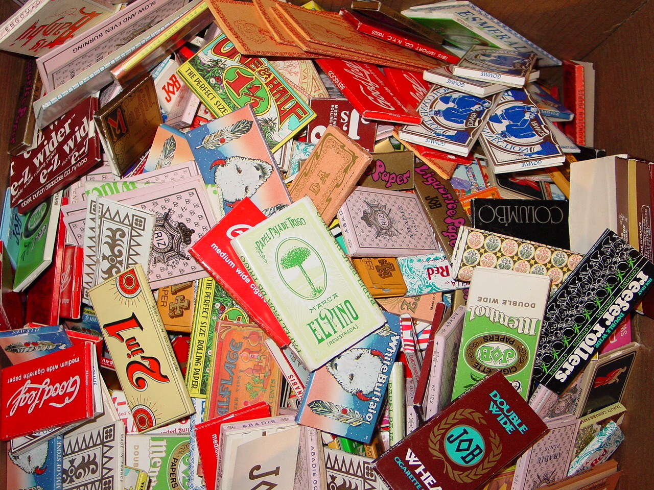 CIGARETTE ROLLING PAPERS VINTAGE 1970's STORED FRESH & DRY LOT of 50 SUPER SALE!