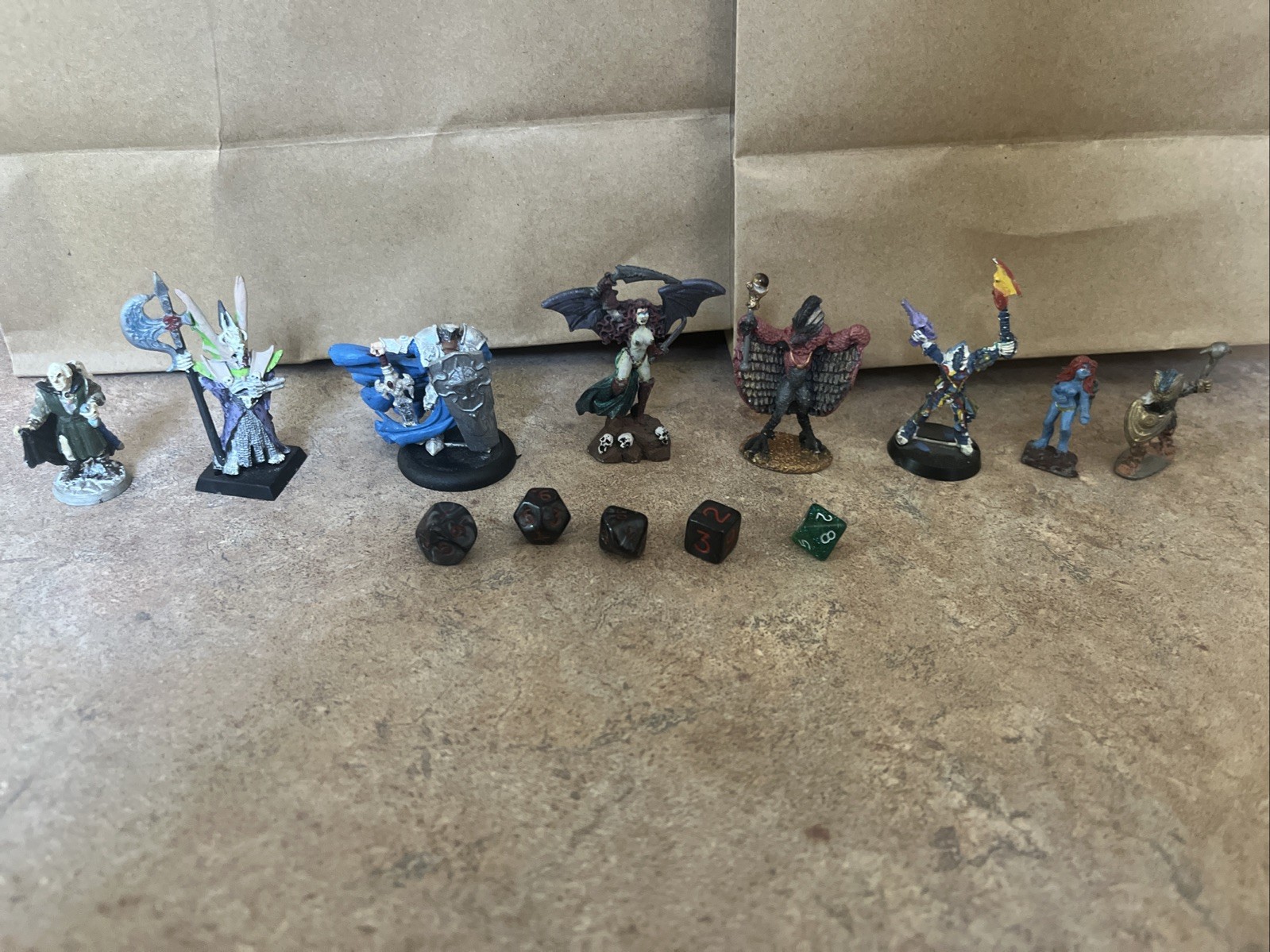 8 Metal Dungeon Dragon D&D Creatures And 5 Dice
