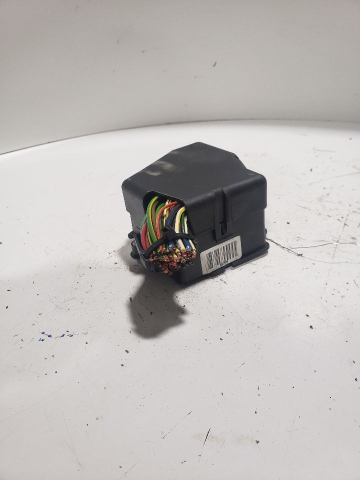 Used Fuse Box Engine fits: 2003 Volkswagen Passat engine compartment Grade A