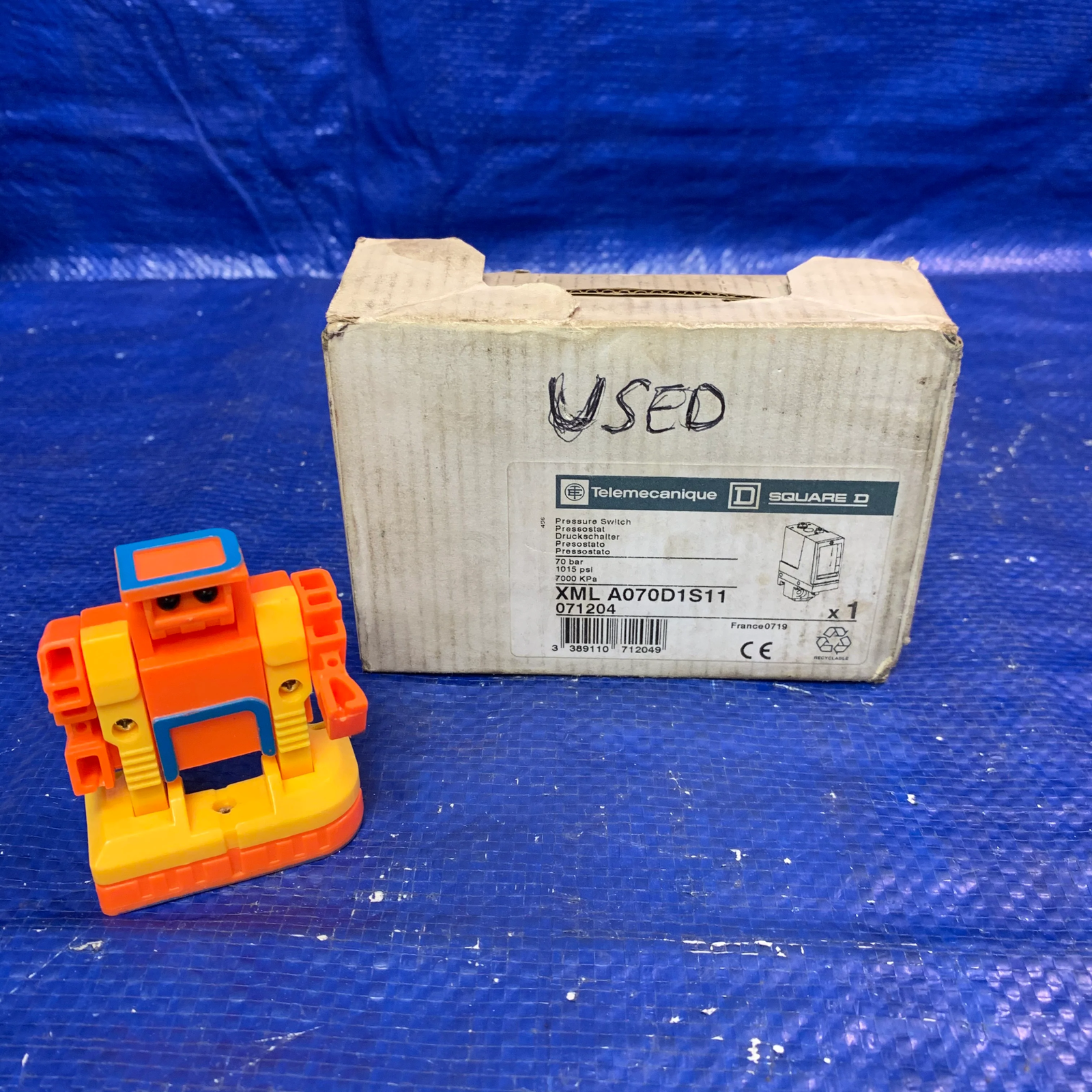 Telemacanique Square D XMLA070D1S11 Nautilus Pressure Switch (Used)