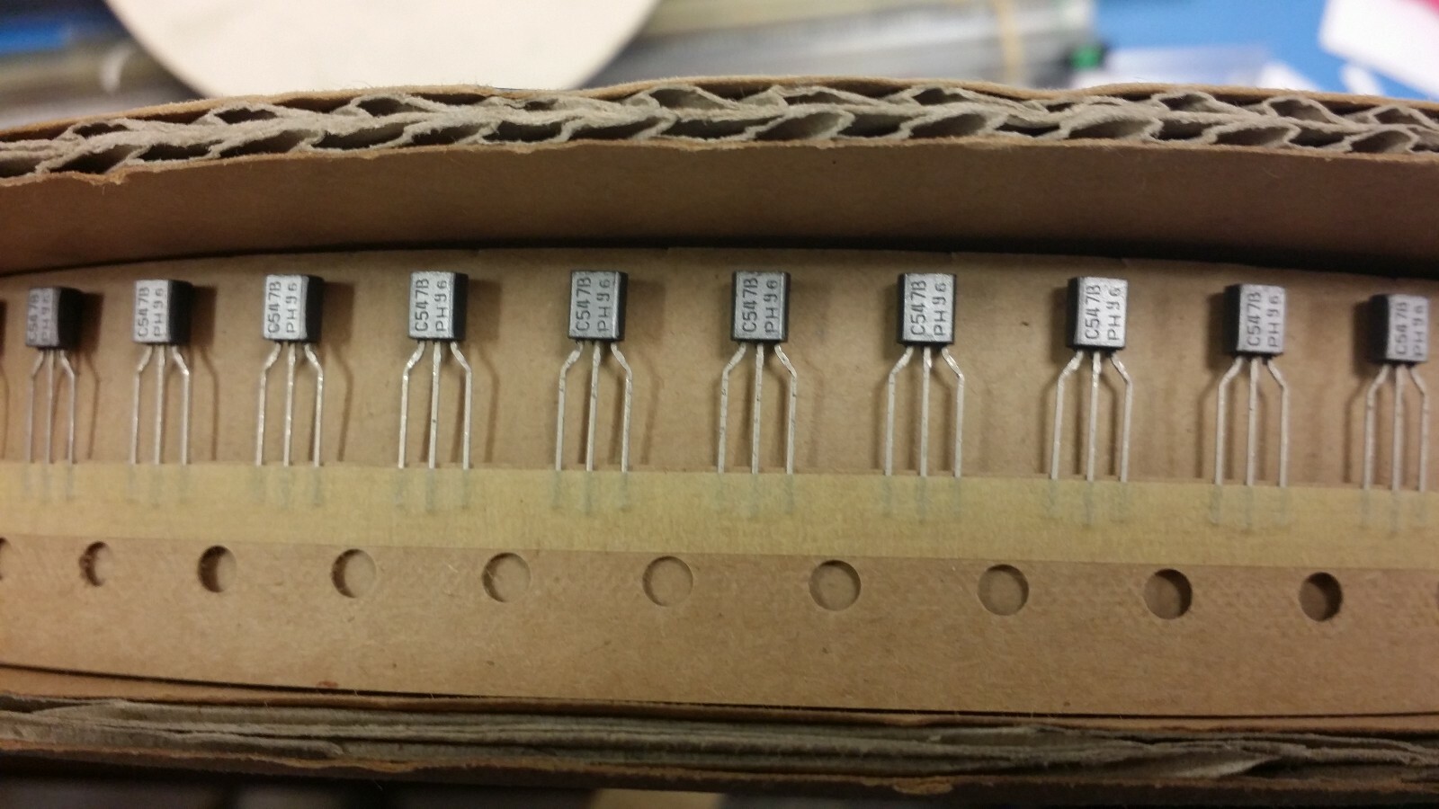 (50 PCS) BC547B PHILIPS Trans GP BJT NPN 45V 0.1A 3-Pin TO-92