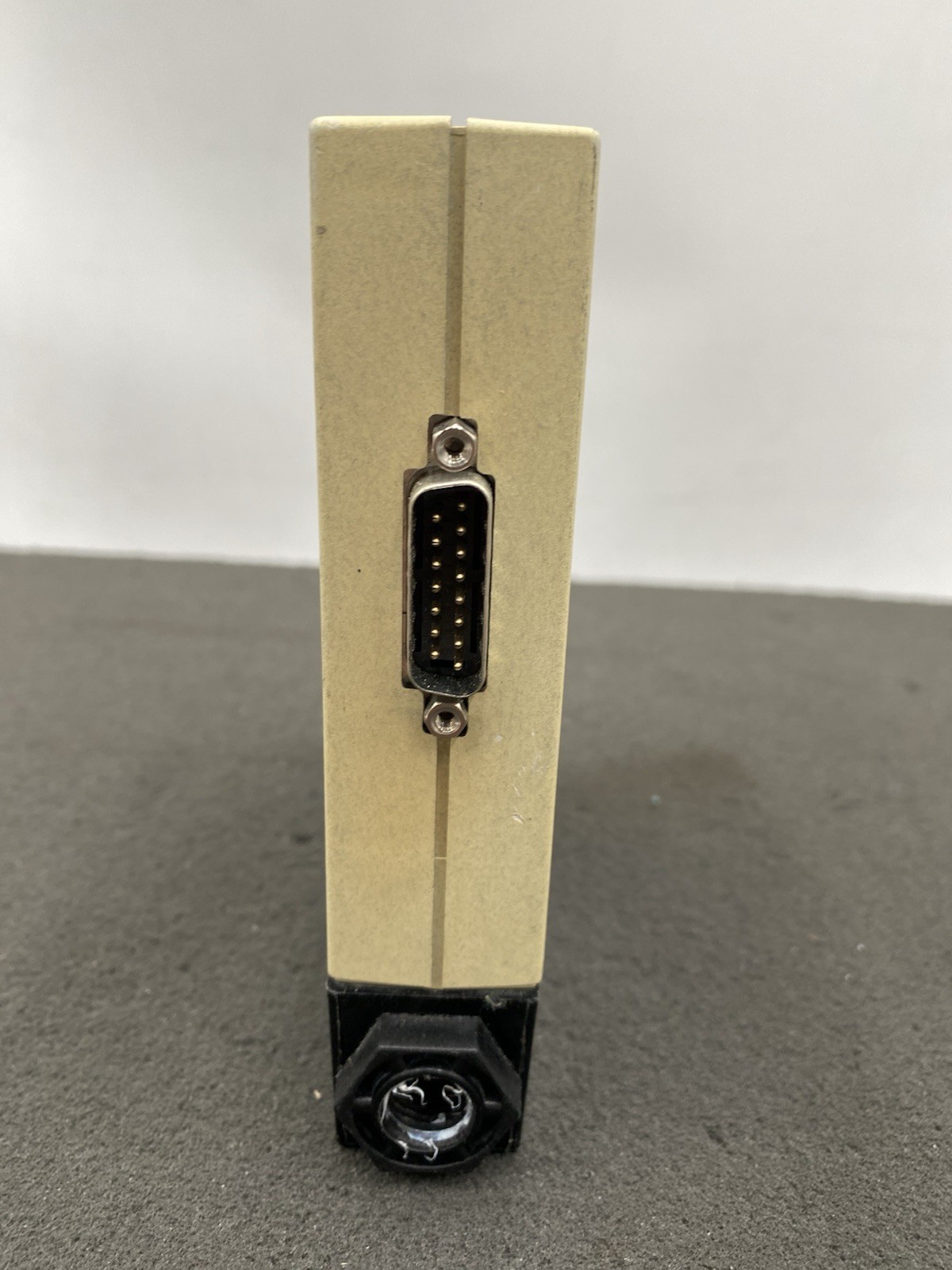 MASS TRAK SLPM 810C-CE-DR-13 FLOW CONTROLLER H2