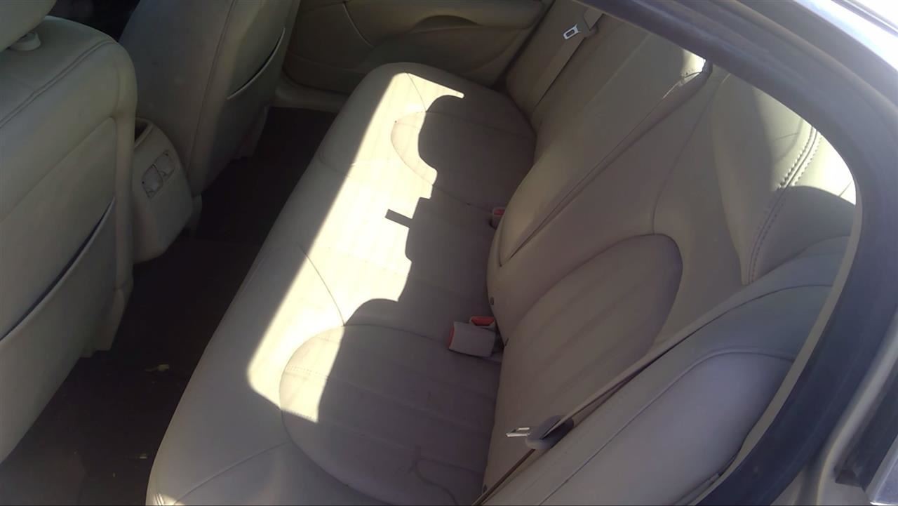 Audio Equipment Radio AM-FM-CD-MP3 Opt US8 Fits 06 LUCERNE 931515