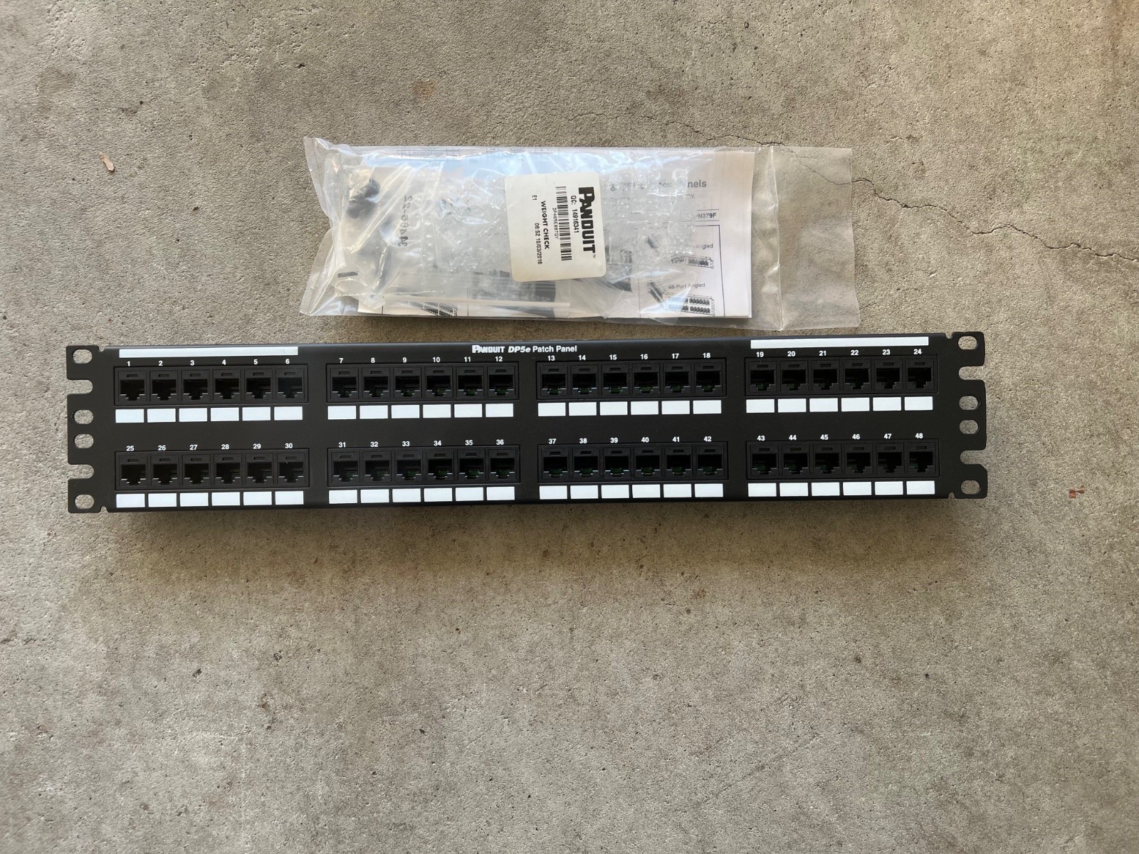 PANDUIT DP5e Cat 5e UTP Flat Patch Panel, 2 RU 48 PORT New Open Box