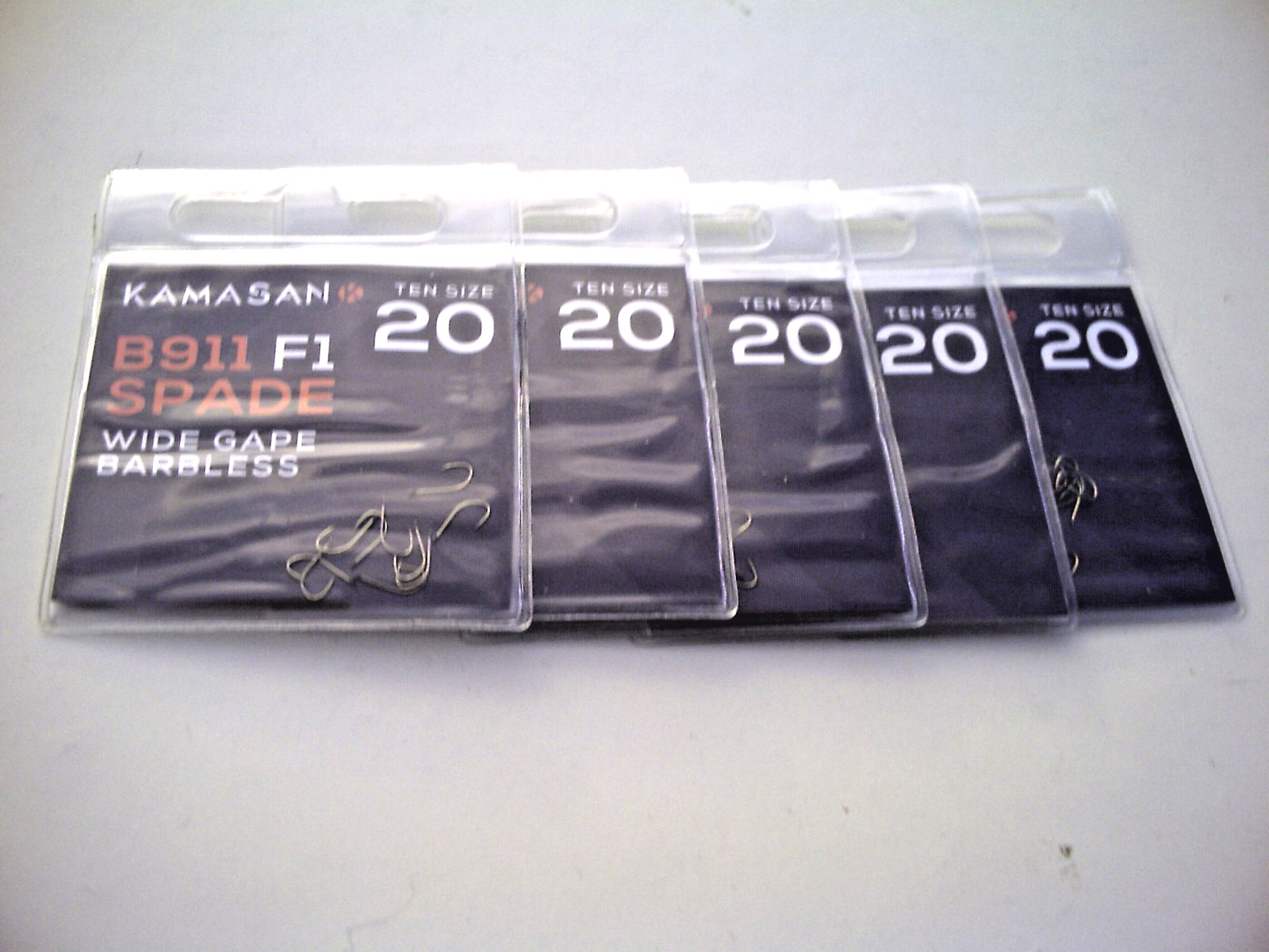 50 x Kamasan B911 F1  Barbless Spade End Hooks Size 20. Perfect for Pellets
