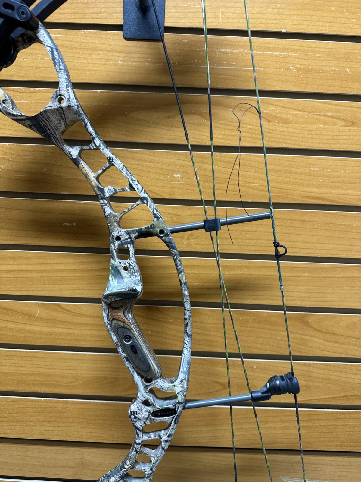 Hoyt Alpha Max 32 Compound Bow - RH - #3 Cam - #3 Mod