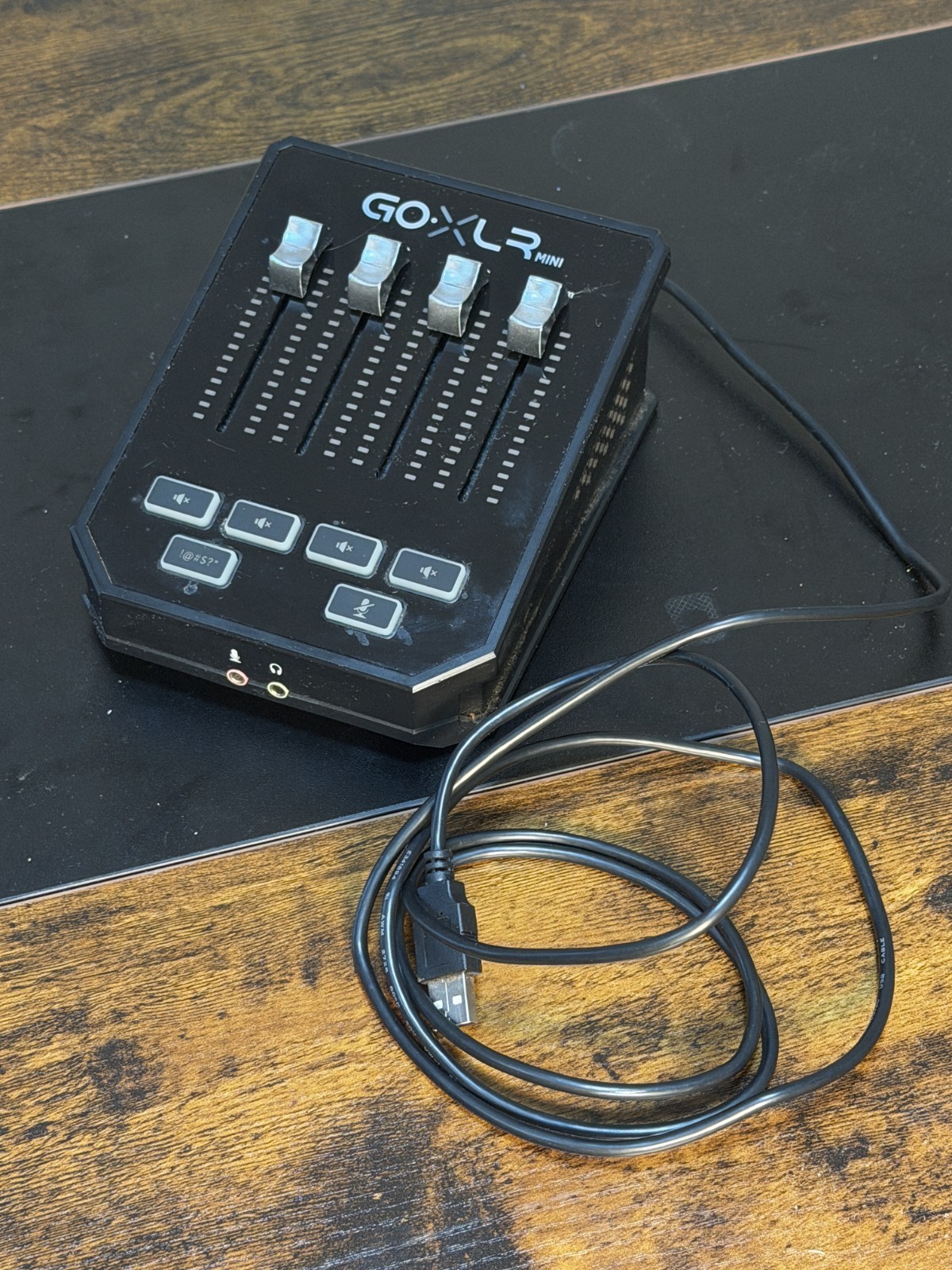 TC-Helicon GoXLR Mini USB Audio Interface Desktop Mixer Streaming Tested