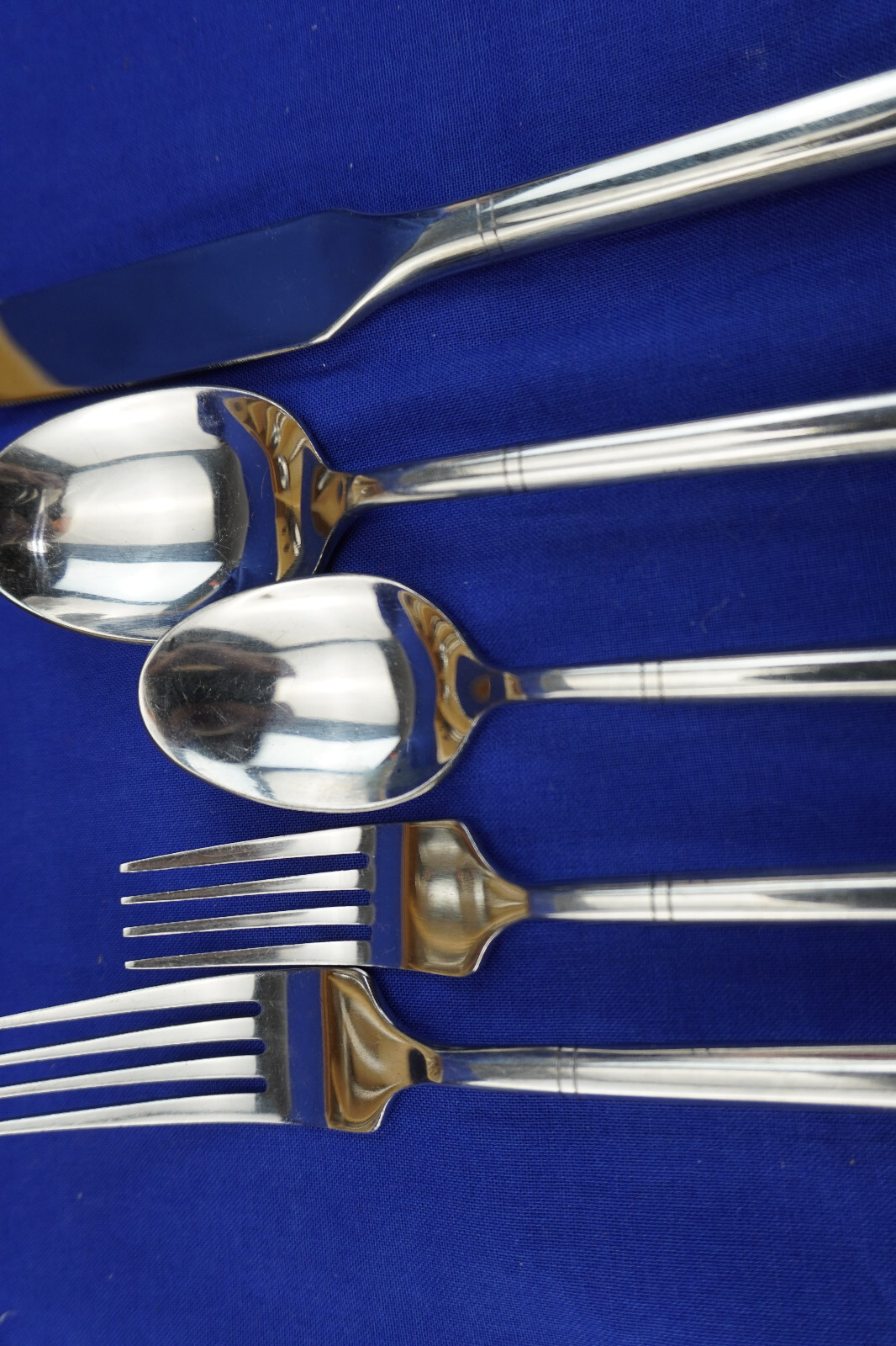 Hampton Ritz 17-Pieces Dinner Salad Forks Tea Table Spoons Knives