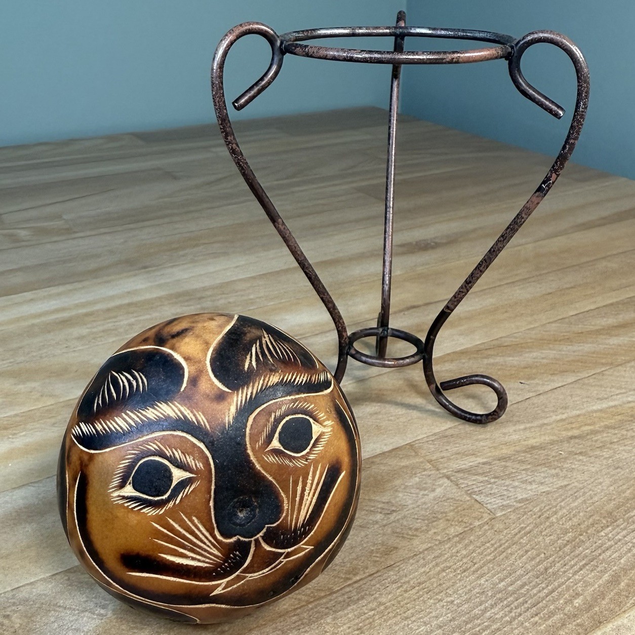 VTG Peruvian BLACK CAT Gourd Handcarved Marciano Hinojo Metal Stand Folk Art 7”H