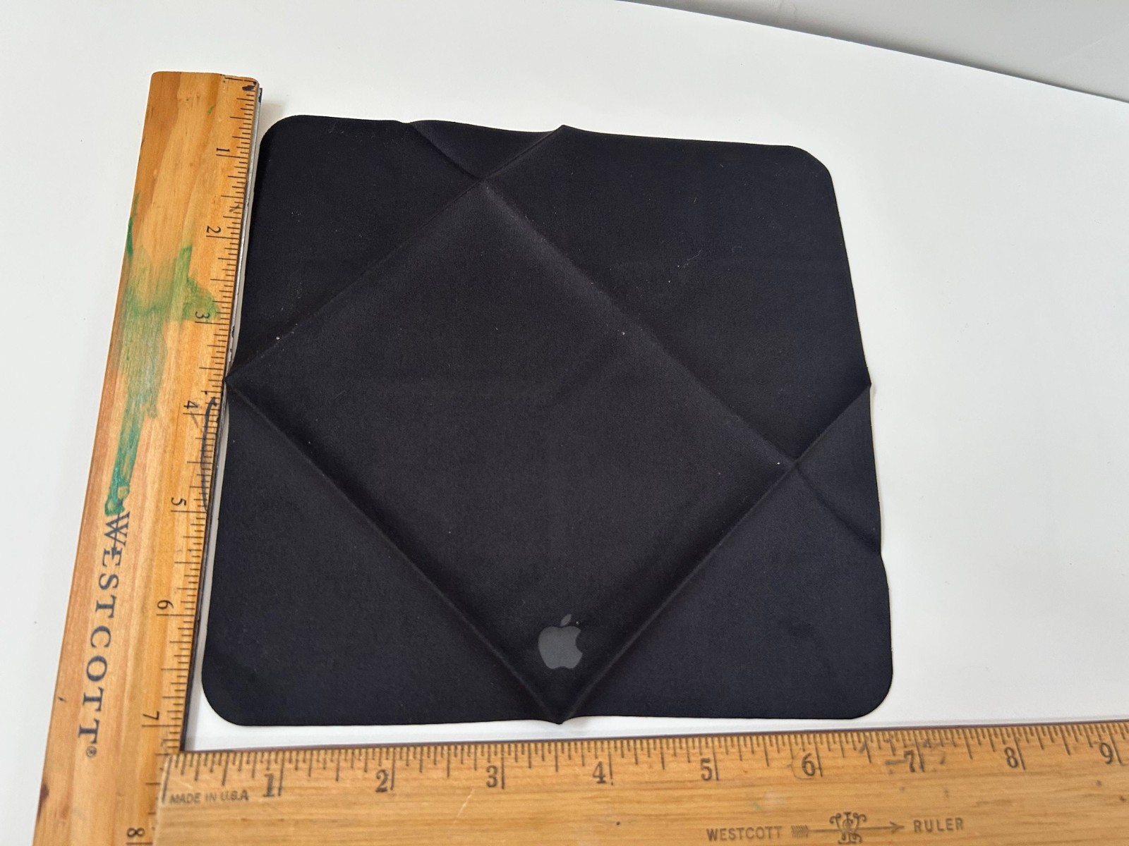 Genuine Apple Microfiber Polishing Cloths 7'x7' For iPad/iPhone/Mac NEW! SEALED!