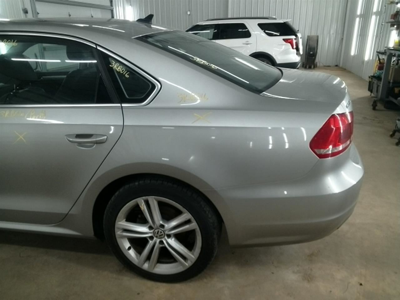 PASSAT 2014 Fuse Box Cabin 104805513