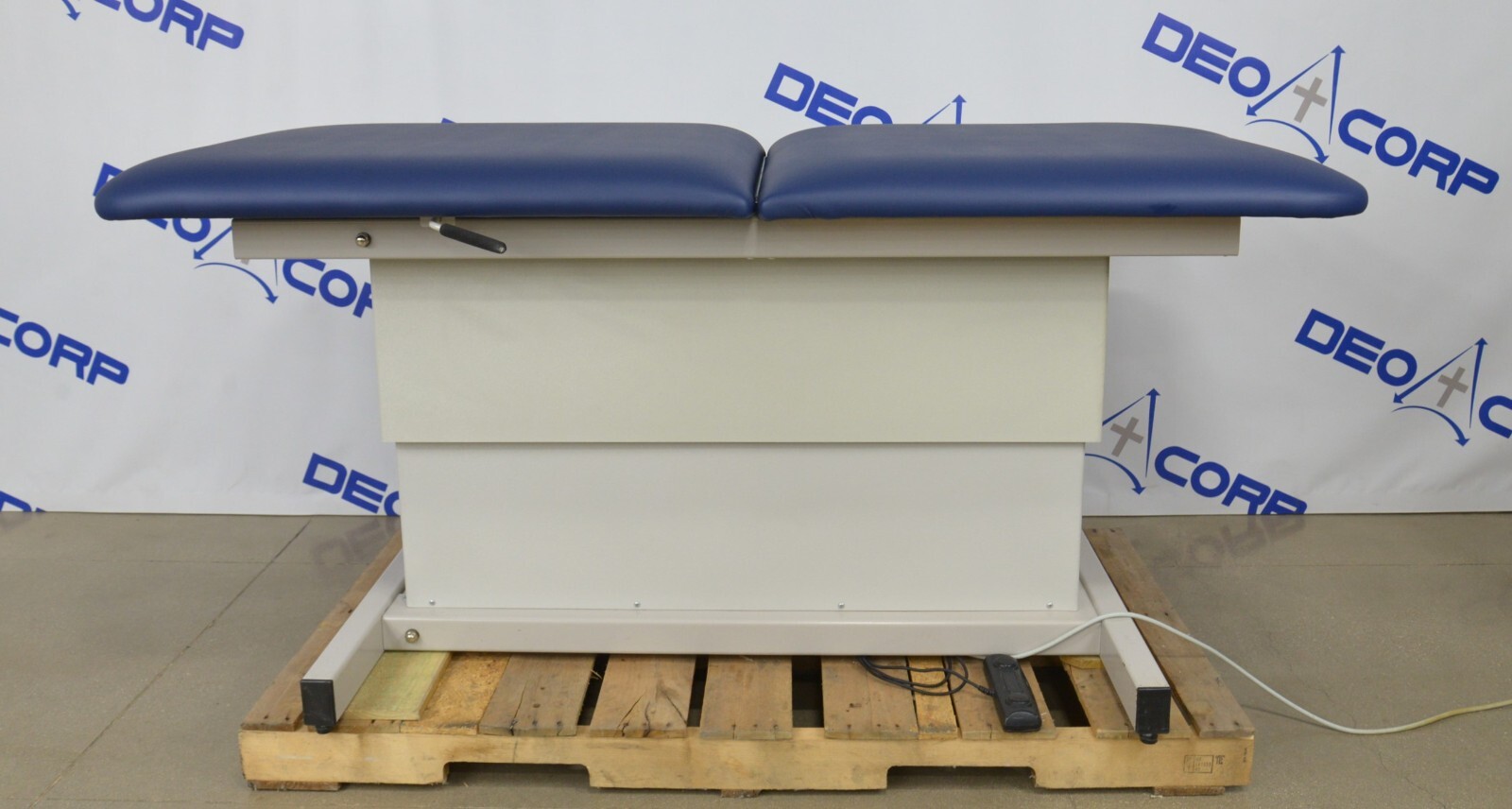 Clinton Extra Wide Bariatric Power Table 84208-34 W/ Adjustable Backrest