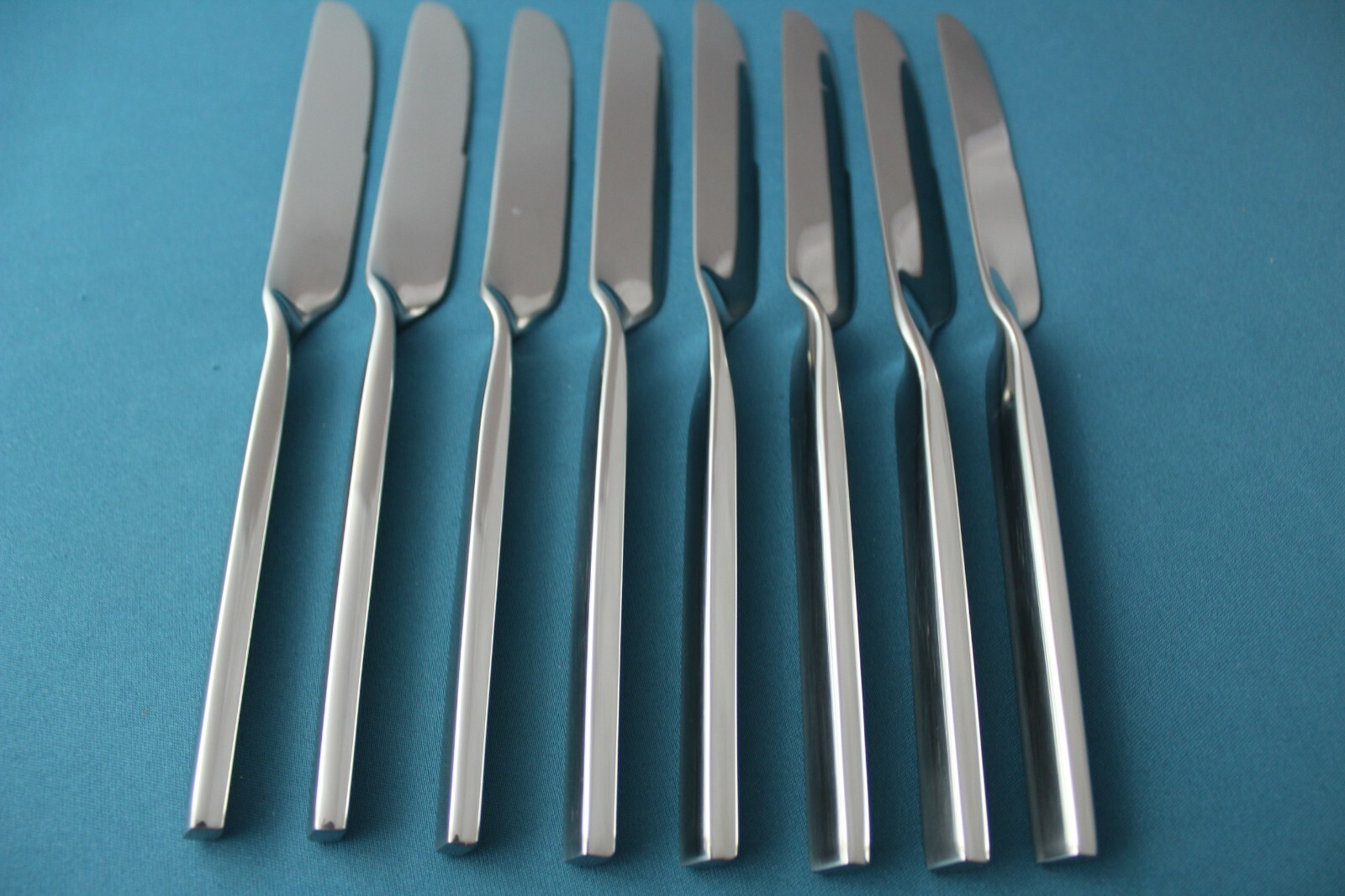 Villeroy & Boch NEW WAVE Dinner Knives Solid (Set of 8) Indonesia NEW 9 1/4"