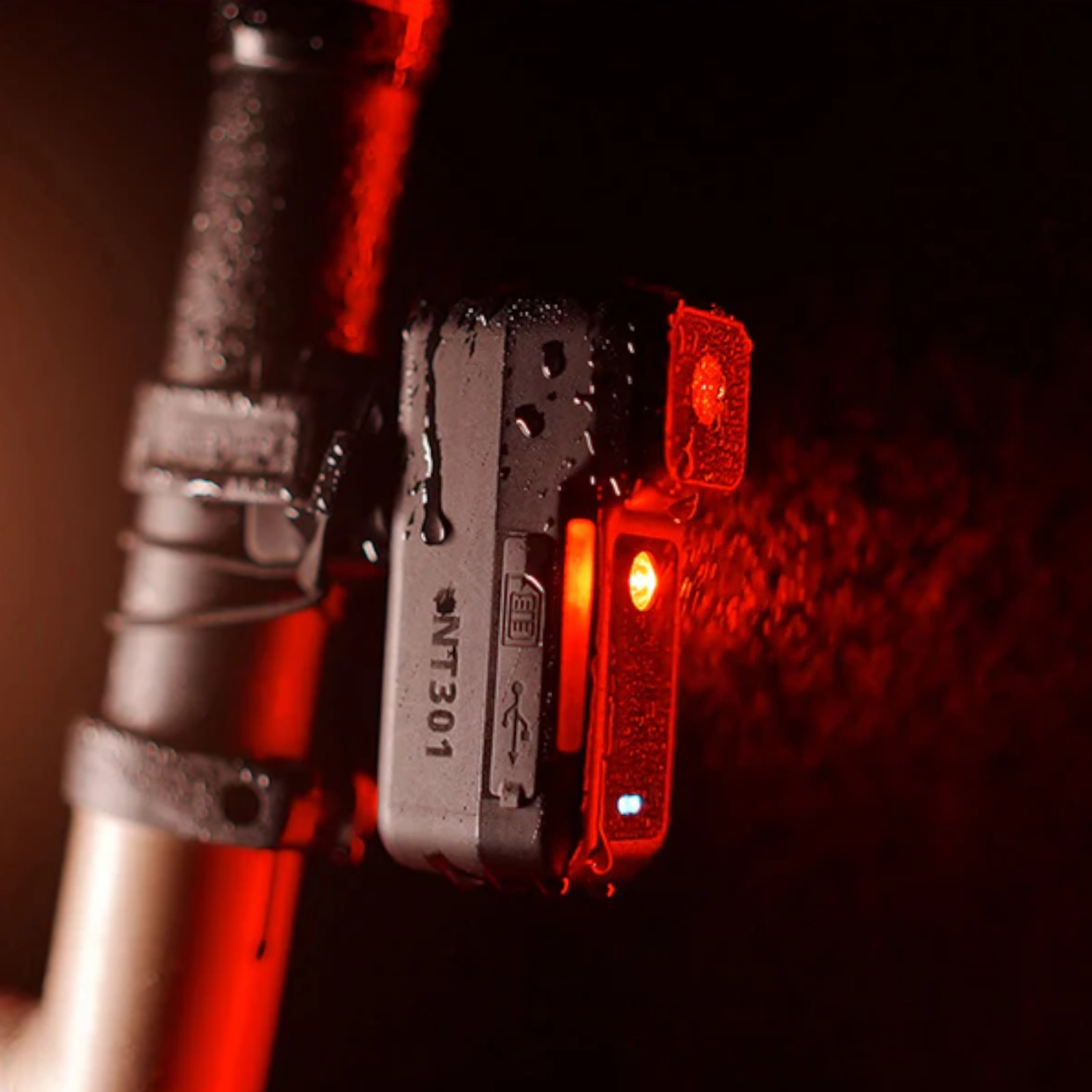 Ravemen NT301 Smart Tail Light with Accident Detection and Loop Recording Camera