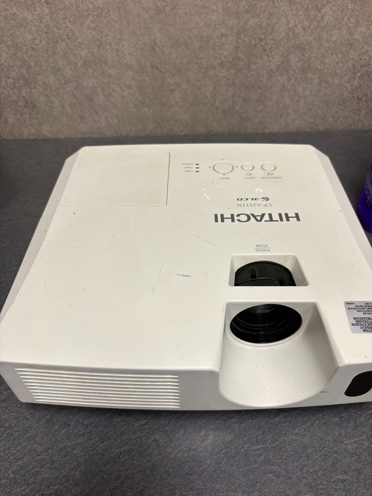 Hitachi CP-X2530WN 3LCD 2700 Lumens Projector  XGA 1024 x 768 DW