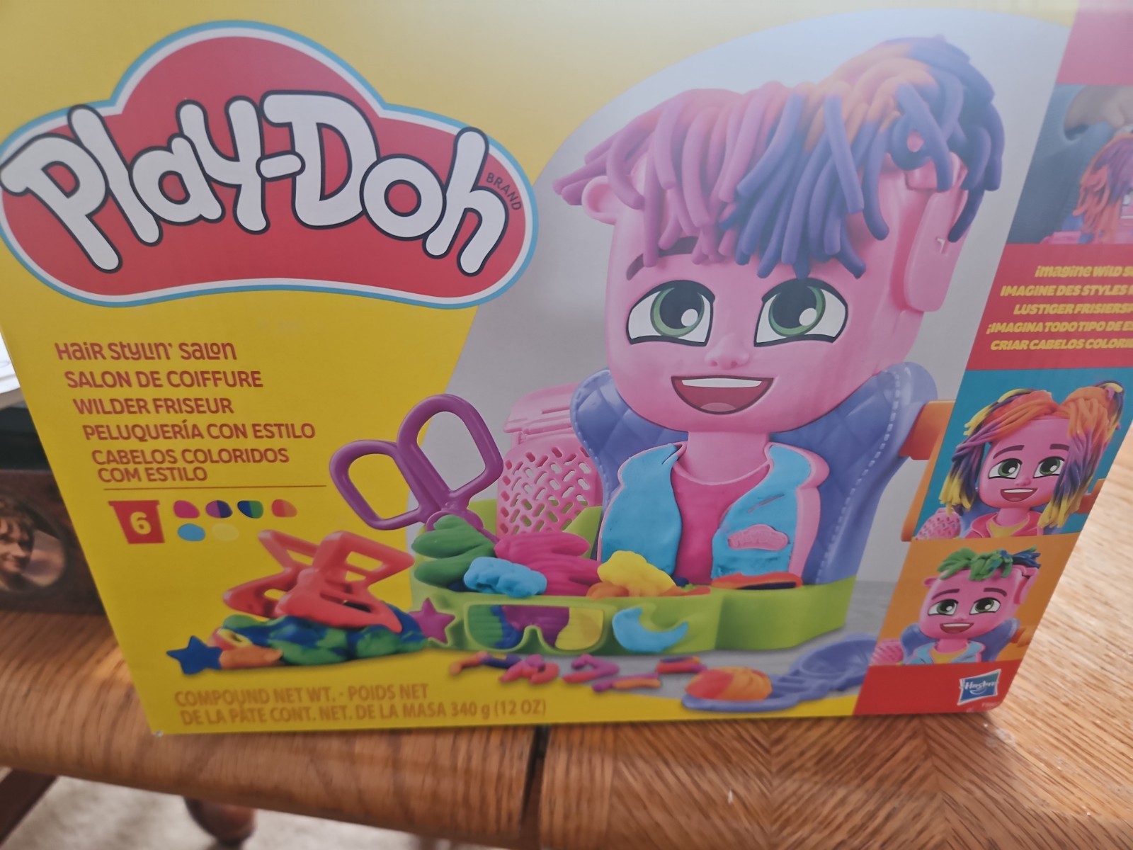 Play-Doh Hair Stylin' Salon Playset with 6 Cans, Pretend Play Toys Multicolor