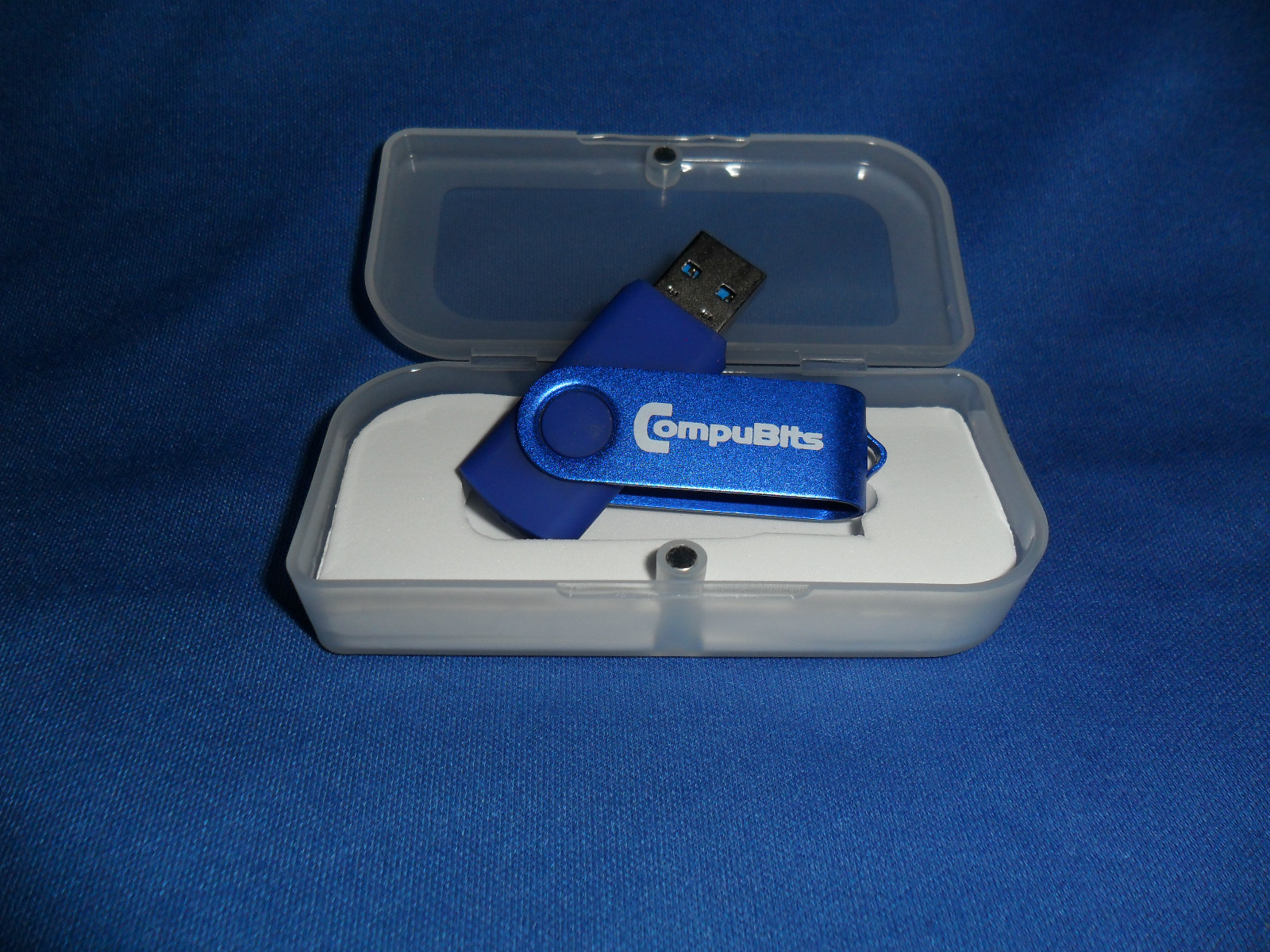 8GB USB - USB 3.0 FLASH DRIVE -  BRAND NEW