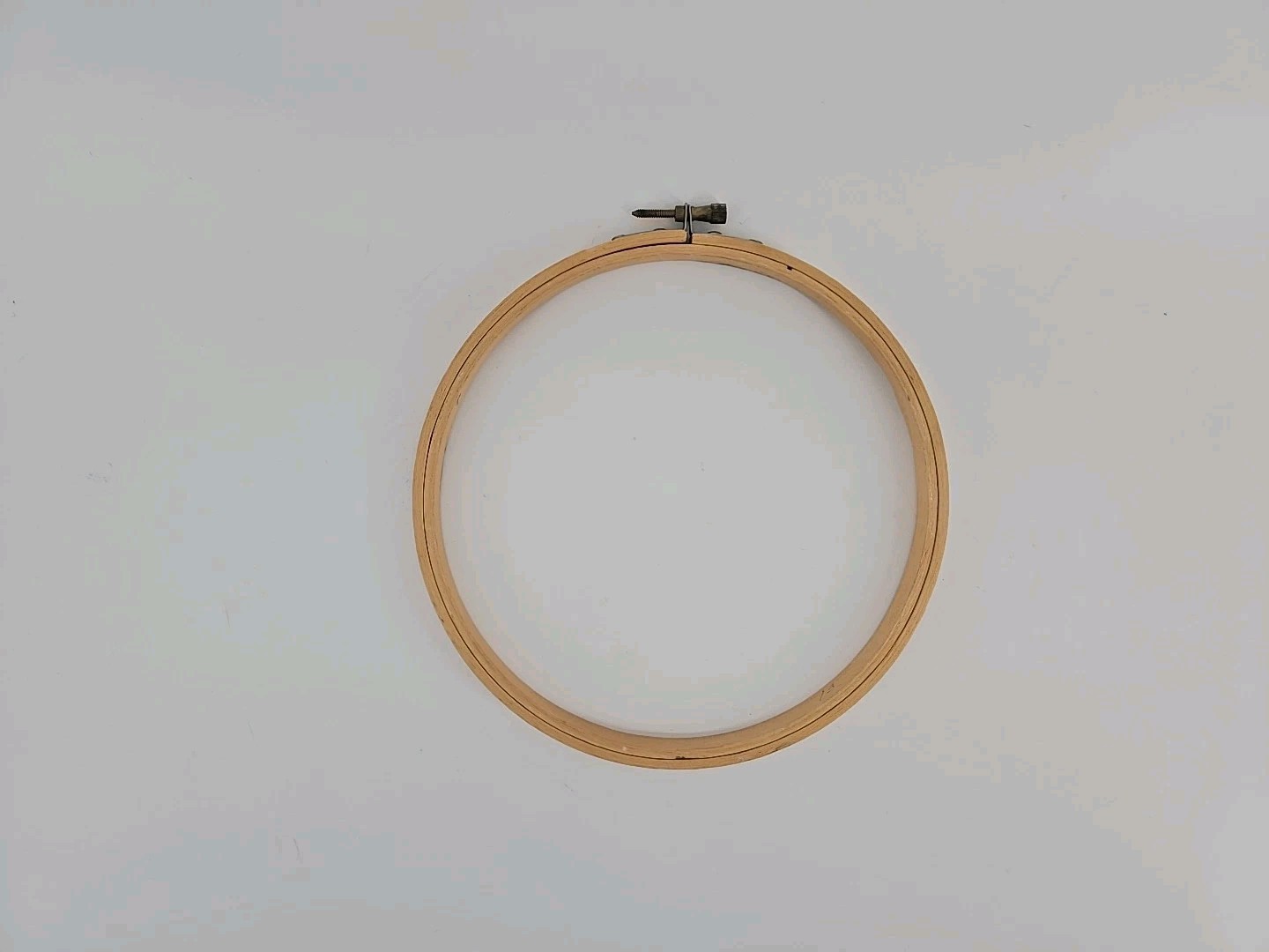 Lot of 4 Round Embroidery Hoops Pre-owned READ