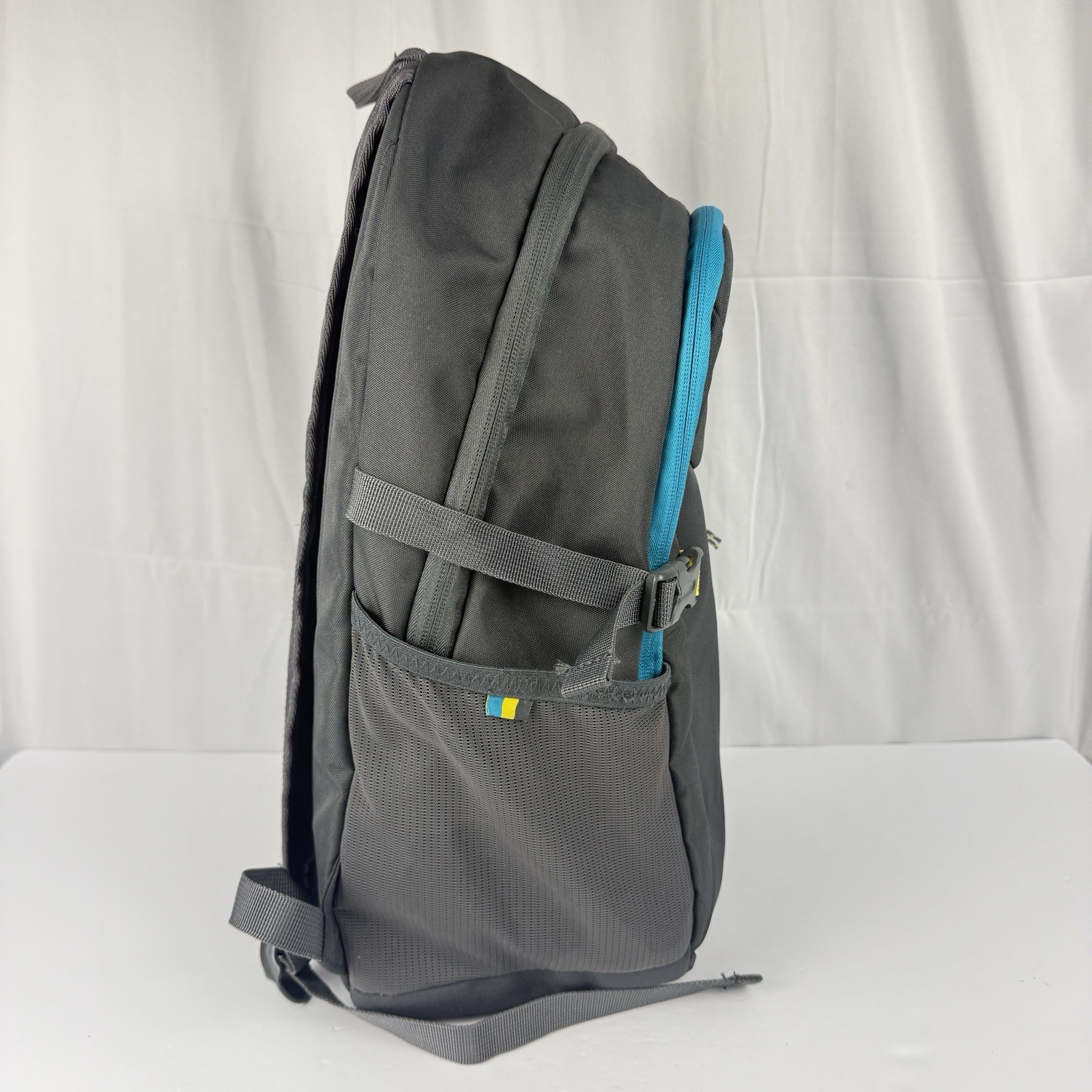 Sierra Designs 25L Hydration Compatible Black Teal Backpack Daypack Reflective