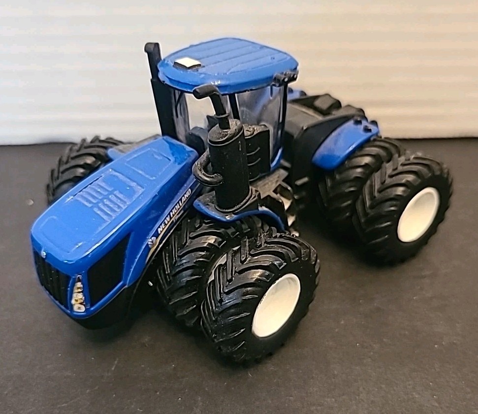 Ertl New Holland T9 645 4WD Tractor With Duals