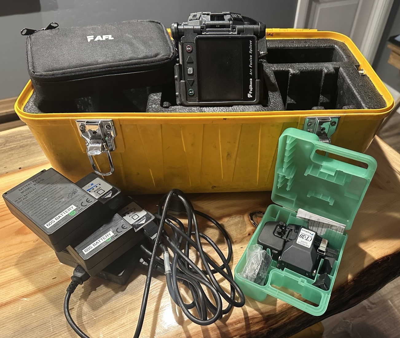 Fujikura FSM-60S Fusion Splicer w/ 2 Batteries & Charger. Includes CT-30 Cleaver