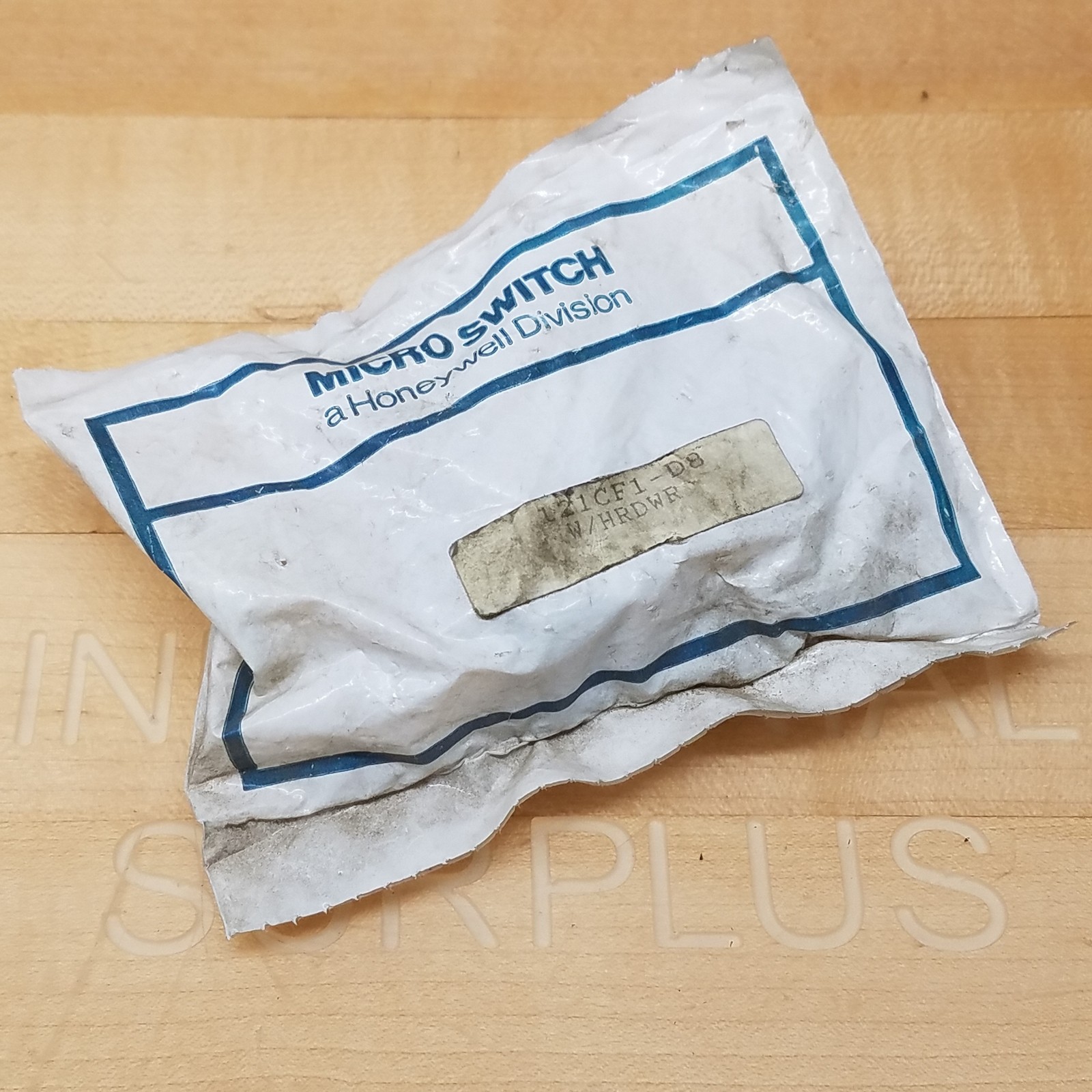 MicroSwitch 121CF1-D8 Toggle Switch - NEW
