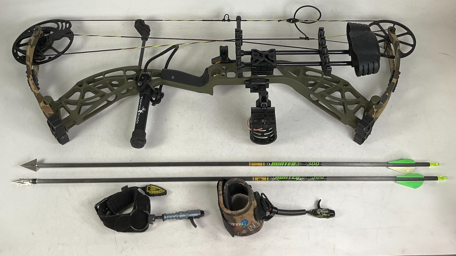 Bear Adapt 2 Compound Bow Package RH 55-70lb 24-31" Ready To Hunt