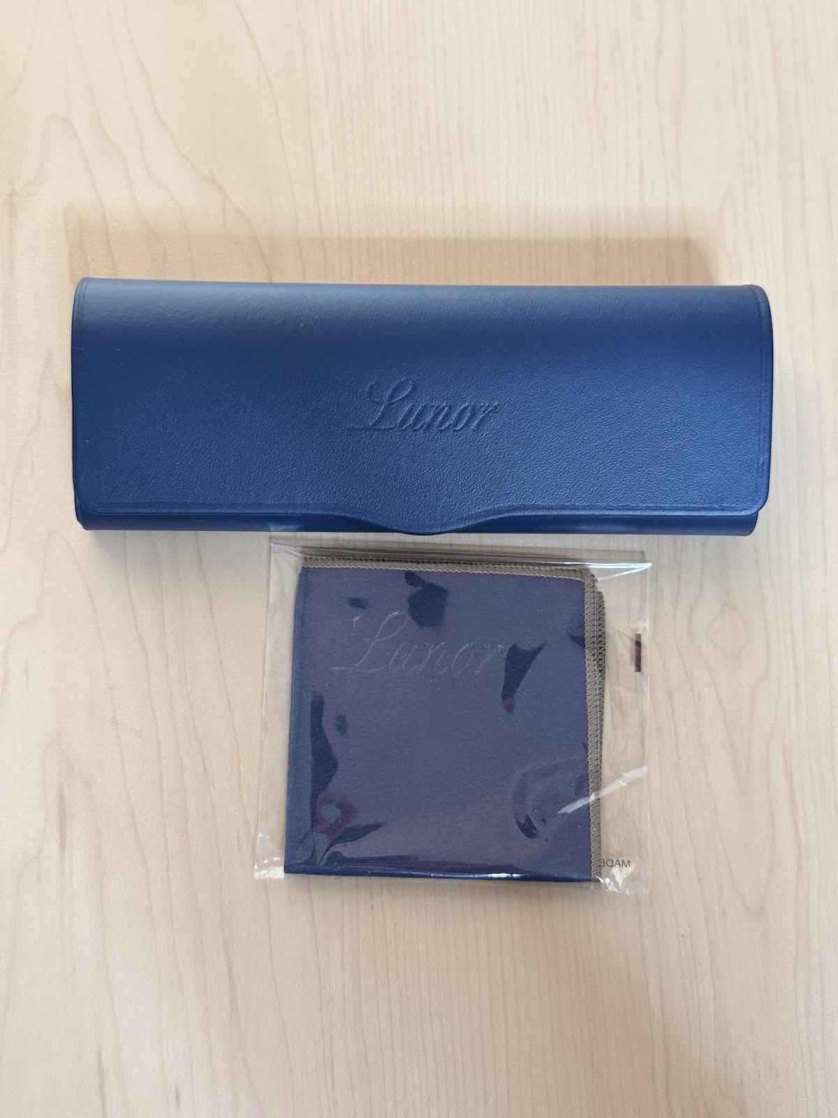 NEW LUNOR BLUE NAVY LEATHER AUTHENTIC EYEWEAR EYEGLASSES  CASE WI/CLEANING CLOTH