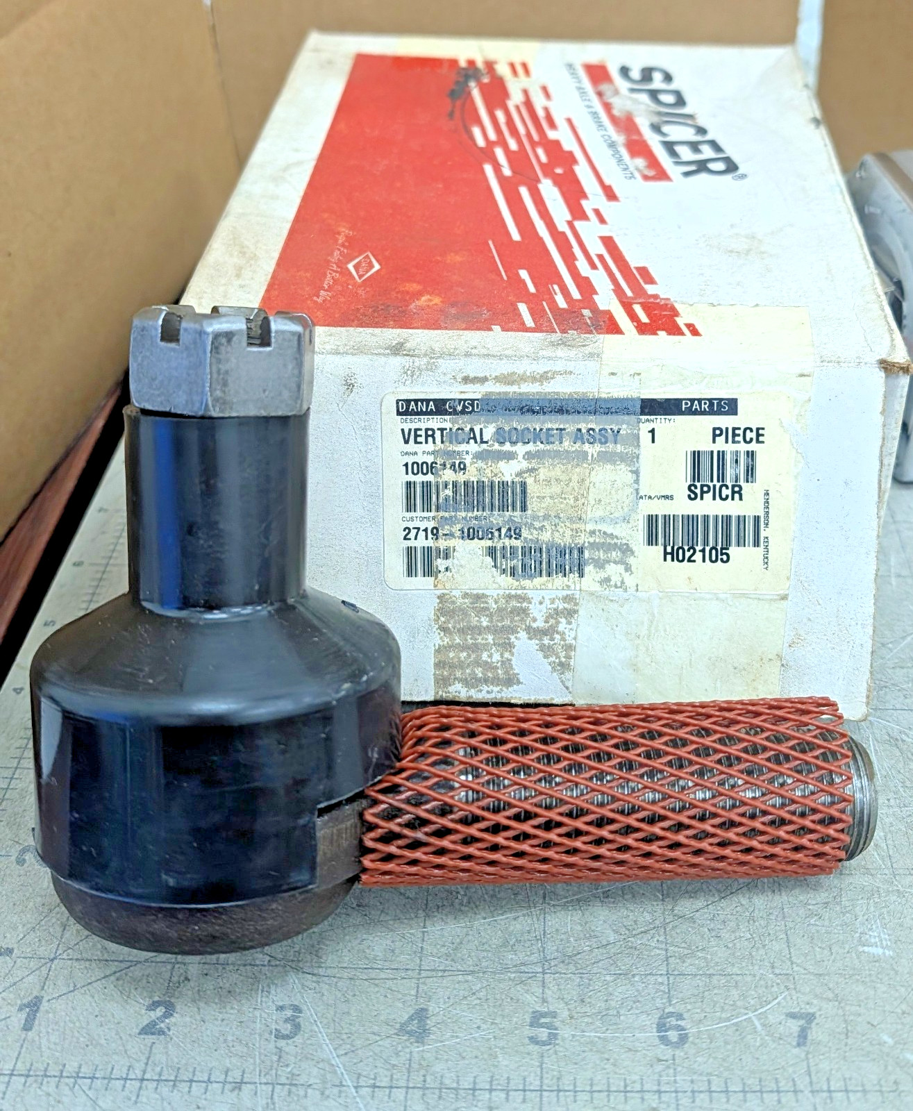 SPICER TIE ROD END-1006149 NOS [C2B2]
