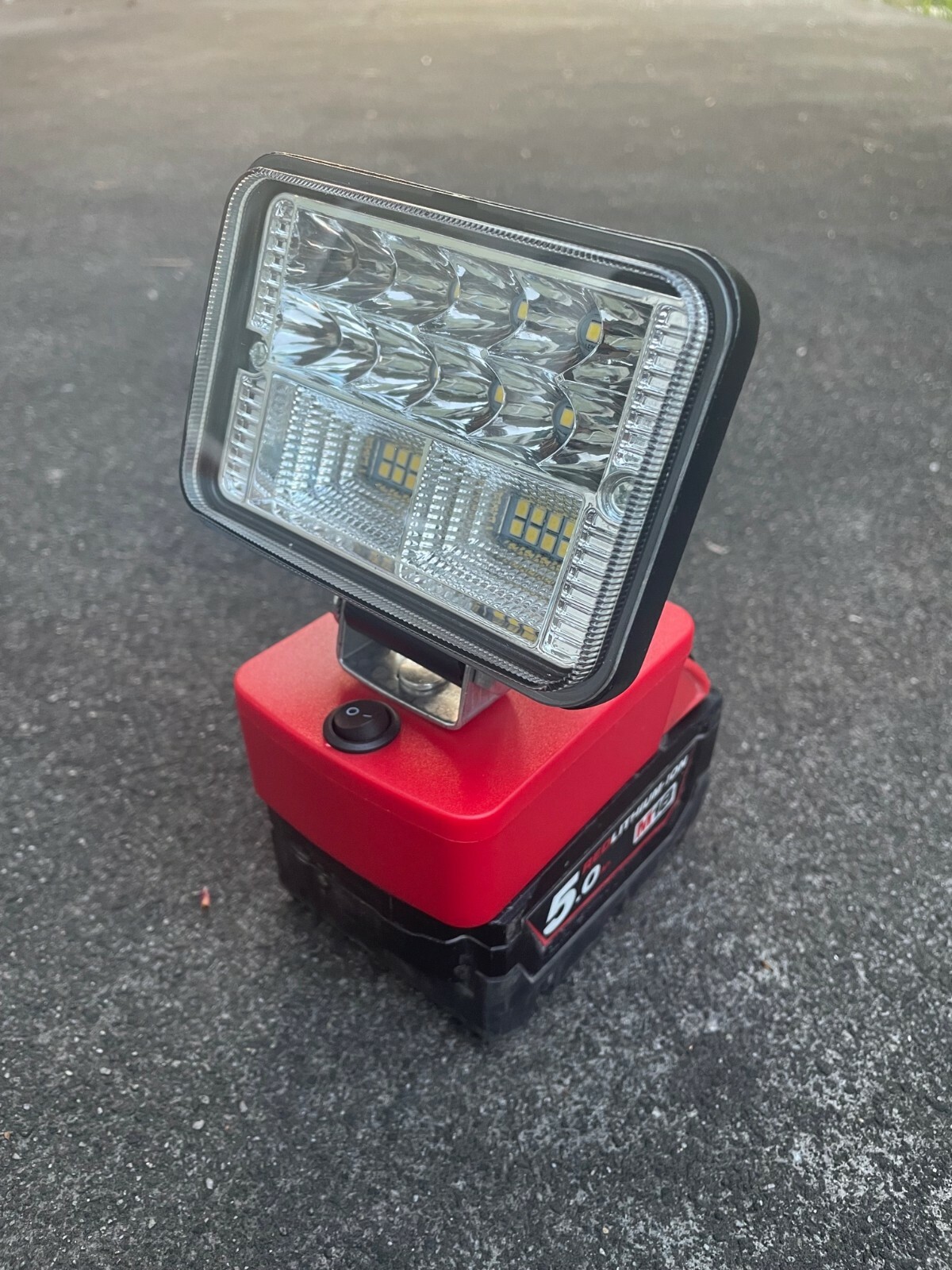 18V Li-ion Milwaukee Work Light, 2nd Gen, 26 led, low voltage protection