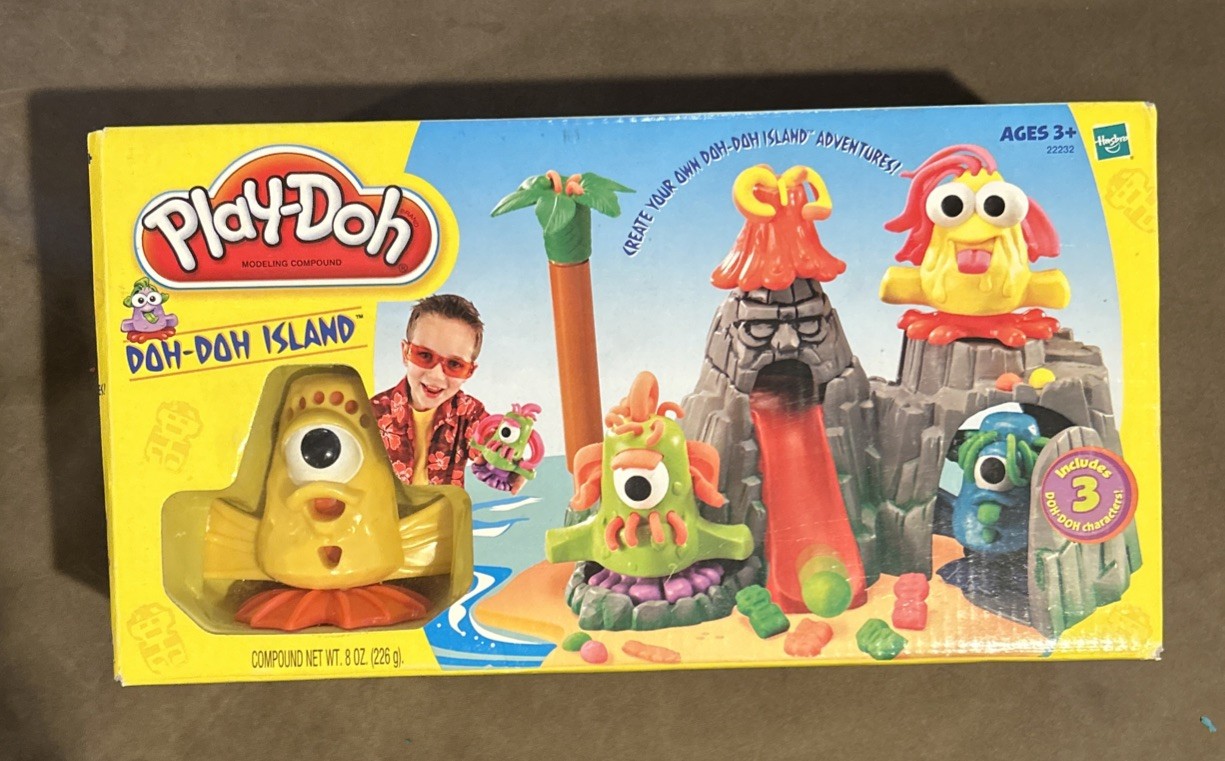 2002 Play-Doh  DOH-DOH ISLAND VOLCANO ADVENTURE PLAY-SET New In Box Hasbro