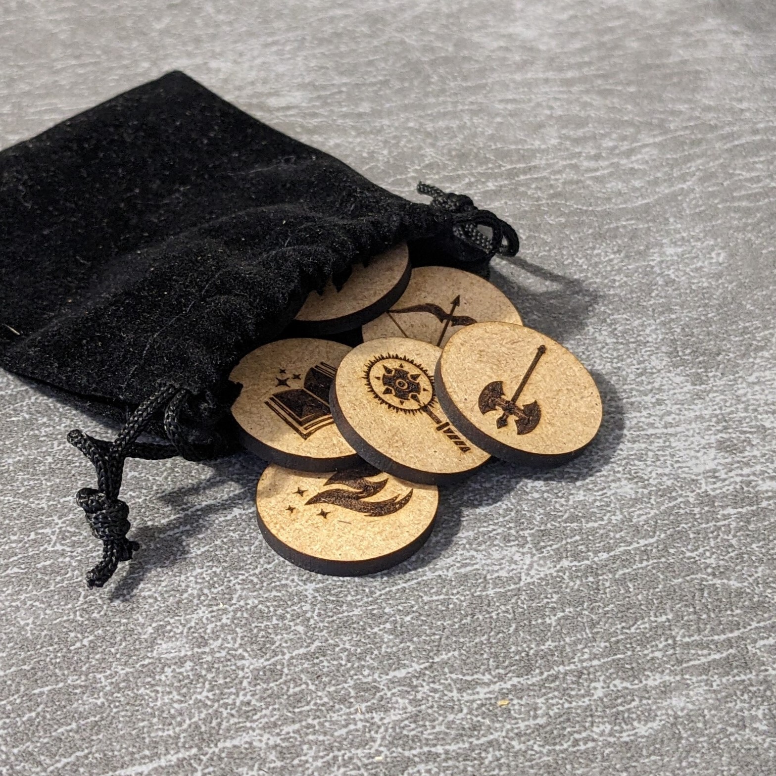 Dungeons and Dragons Character Class Wooden 13 Piece Token Pack