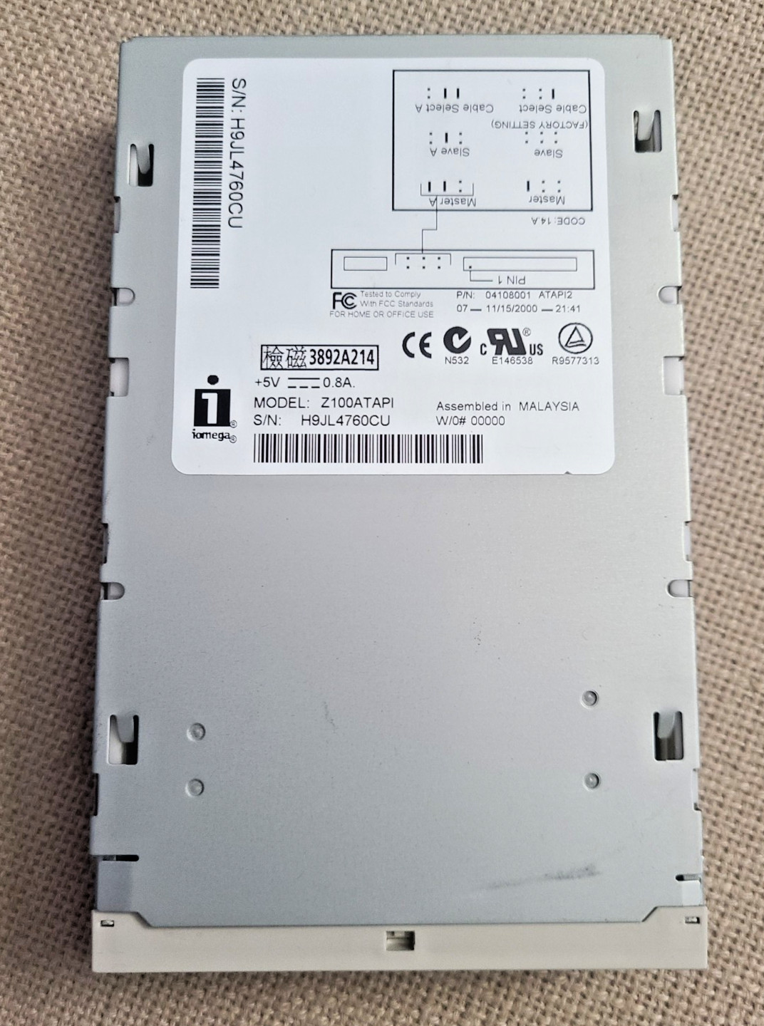 Iomega ZIP 100 Internal IDE ATAPI 3.5" Zip Drive Model Z100ATAPI Beige