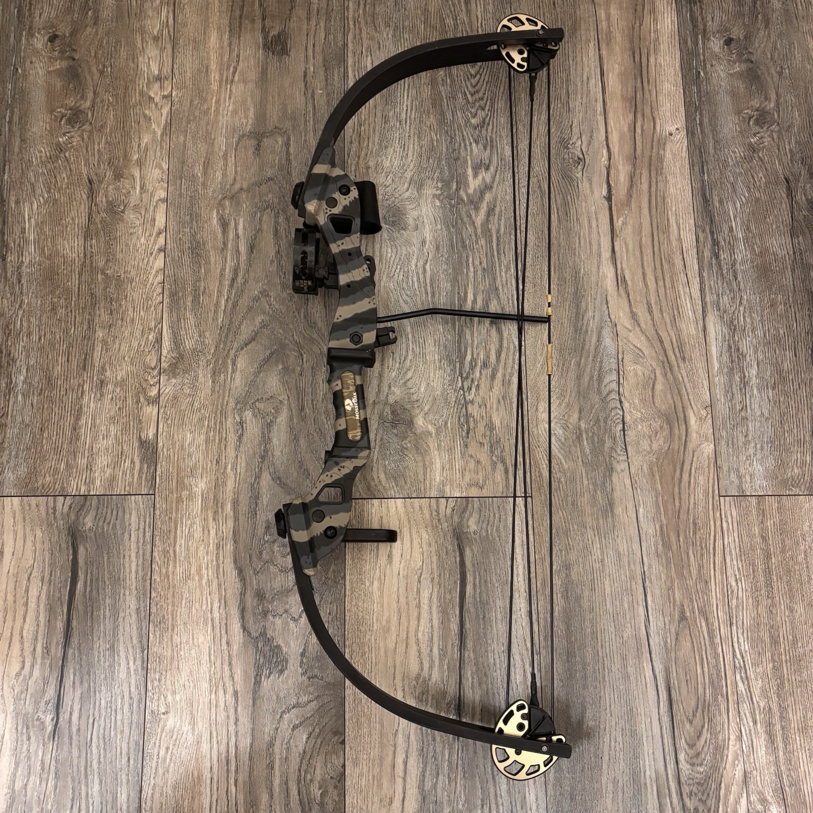 Barnett Tomcat 2 Mossy Oak Youth Camouflage Compound Bow