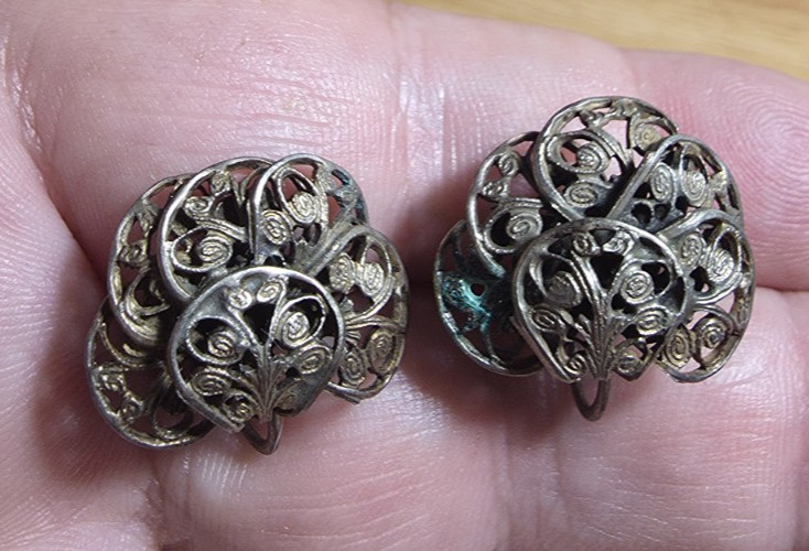 Vtg Unbranded Silver Tone Filigree Screwback Earrings - Untested