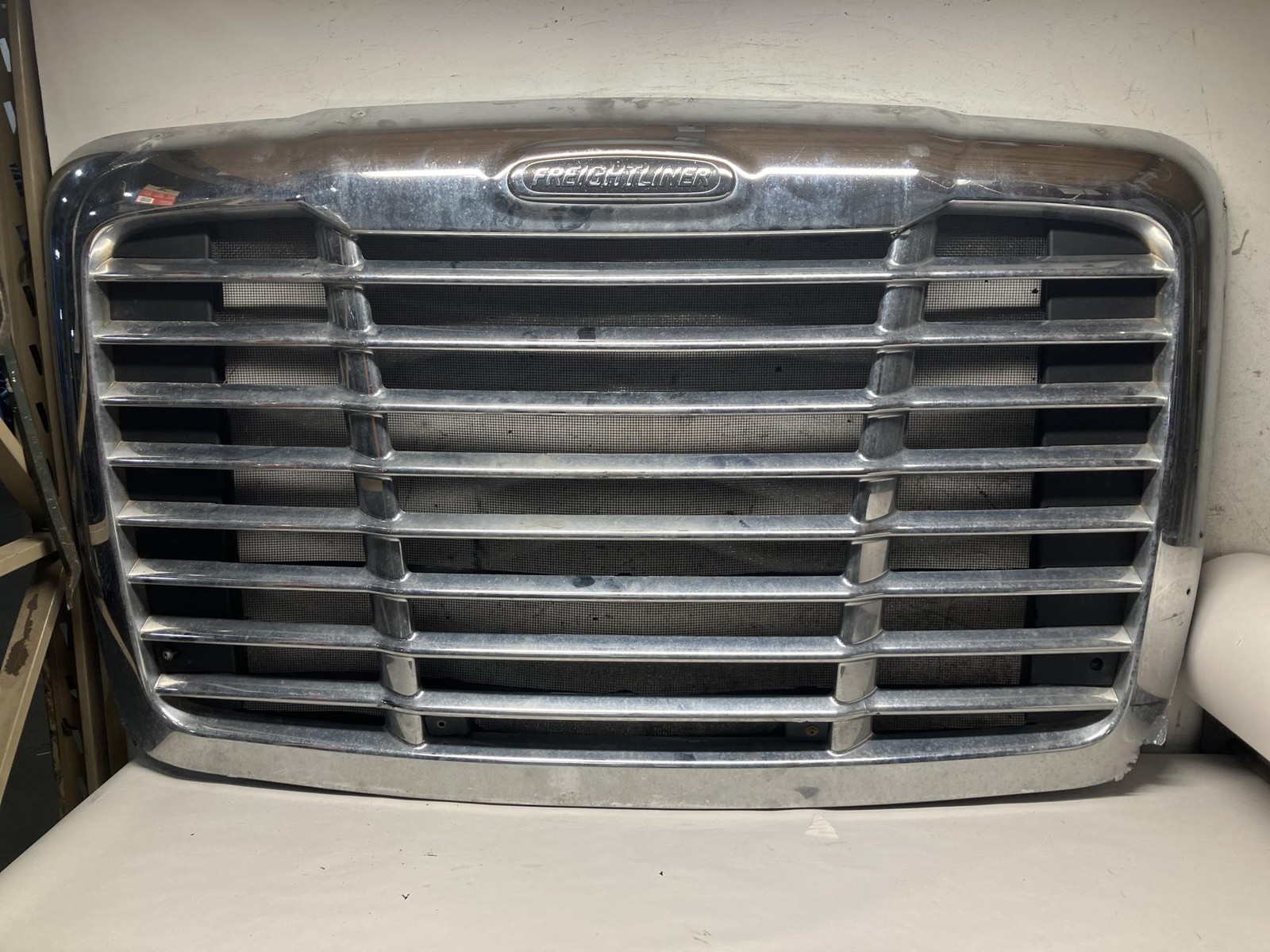 2008-2019 Freightliner CASCADIA Grille - Used | P/N NA