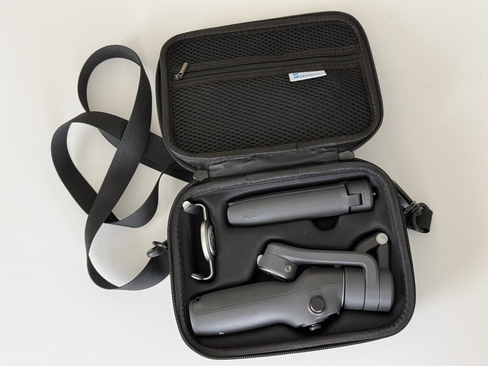 DJI Osmo Mobile 6 Smartphone Gimbal Stabilizer - Original Box and carrying case!