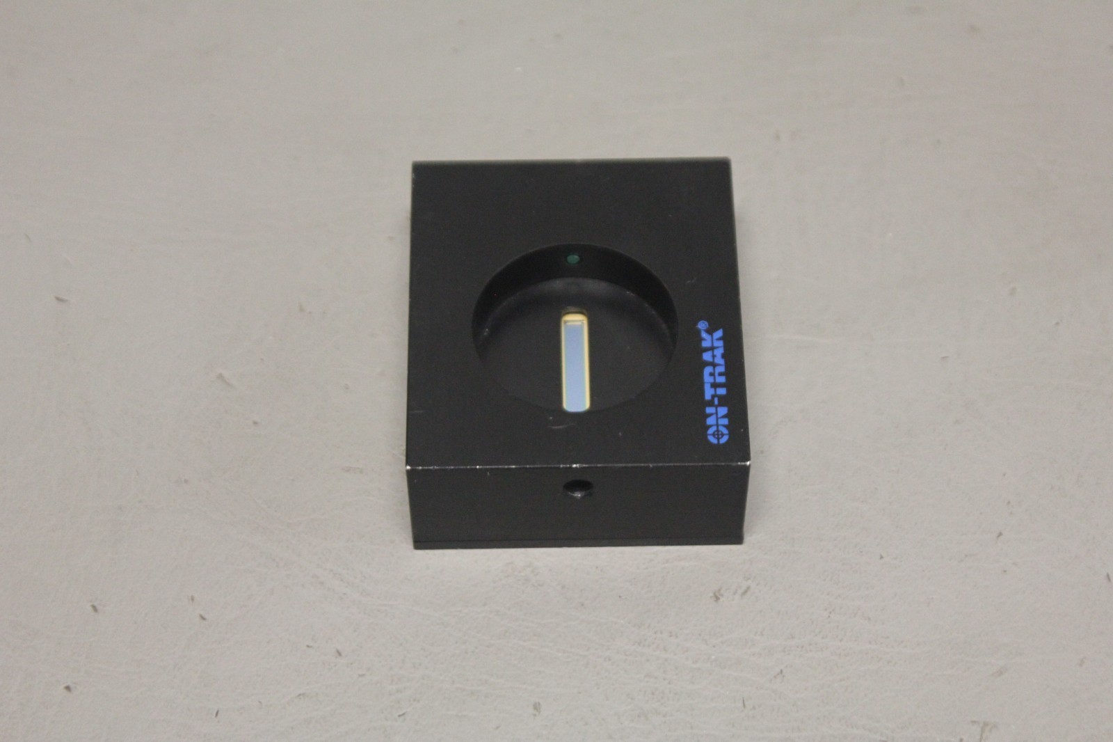 ON-TRACK POSITION SENSING DETECTOR