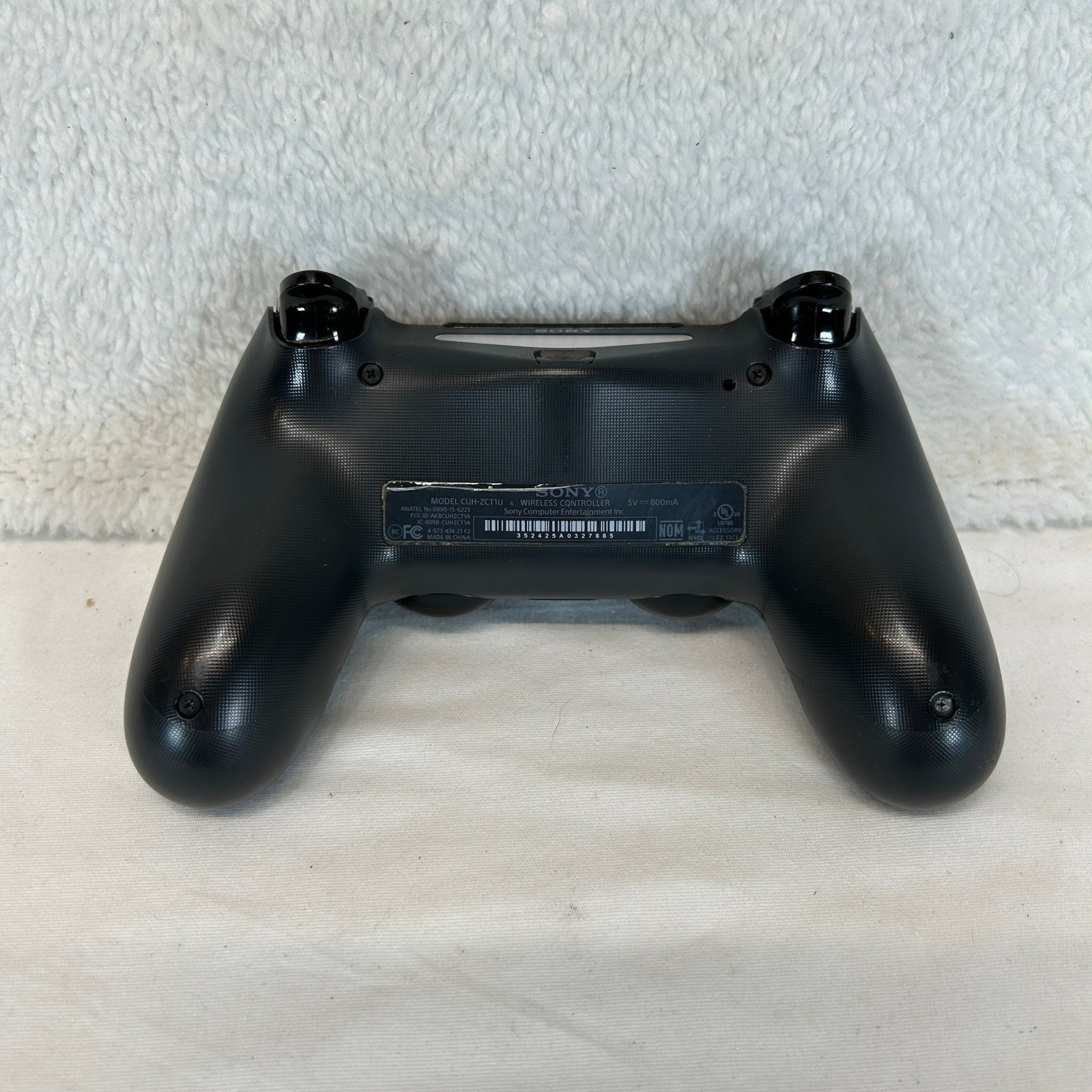 2 Sony PlayStation DualShock 4 Wireless Controllers & Energizer Charging Station
