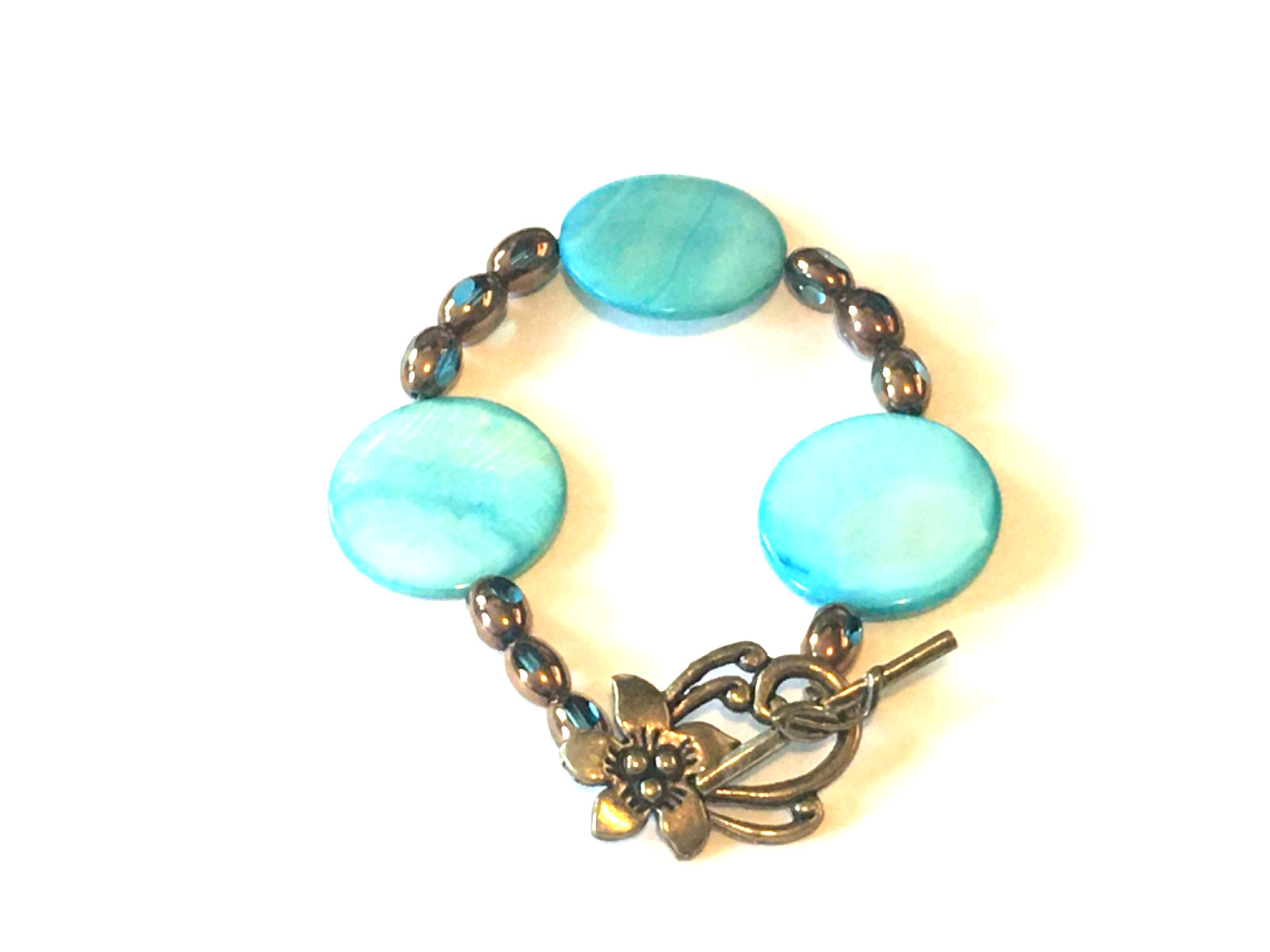 Attractive Fashion  Blue MOP Sea Shell Beaded  Bracelet  Pretty Flower Toggle